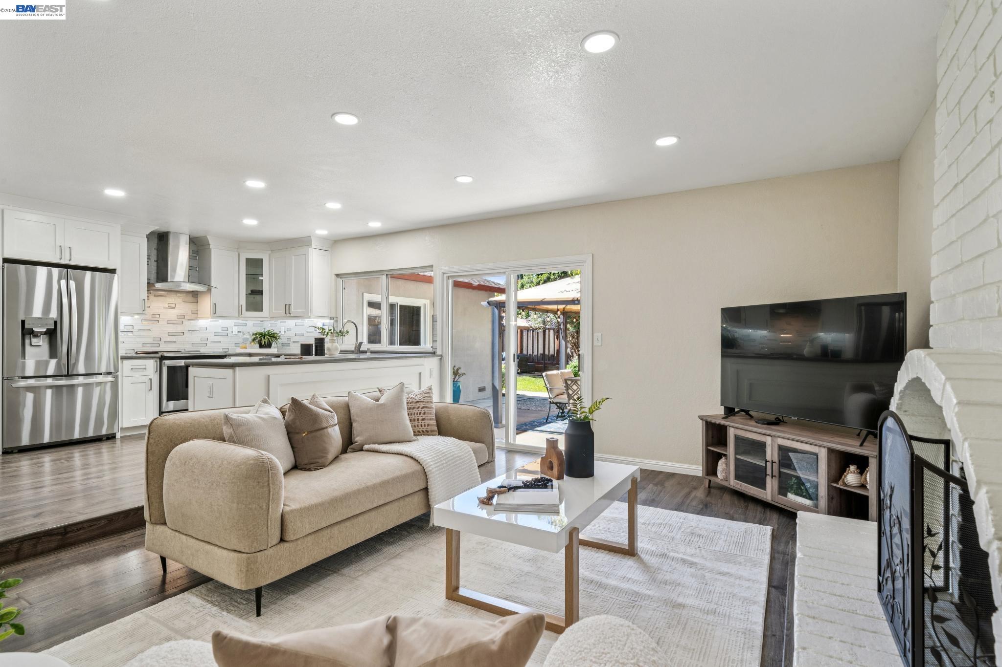 7403 Hillsdale Dr