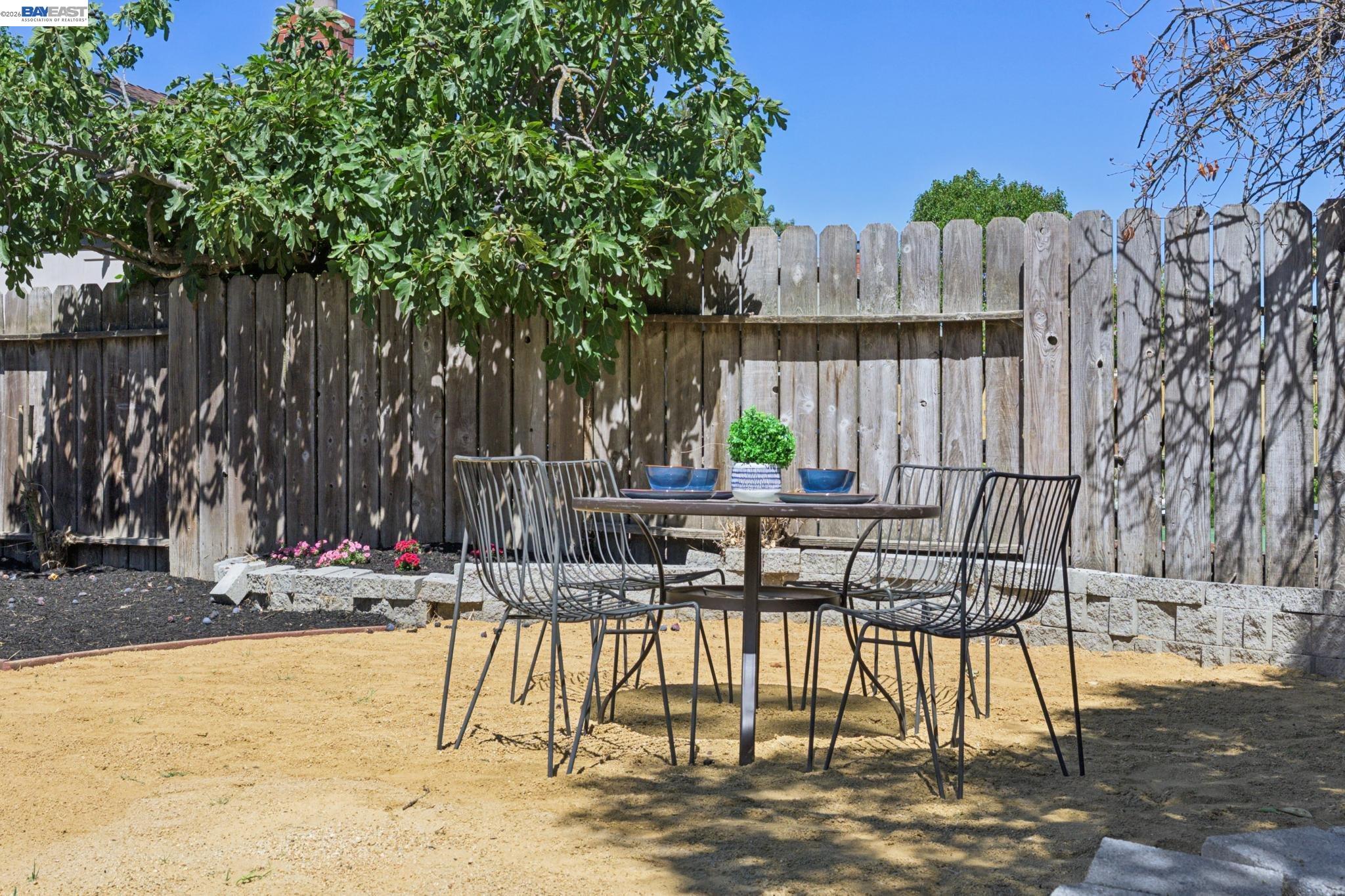 1665 Honeysuckle Rd