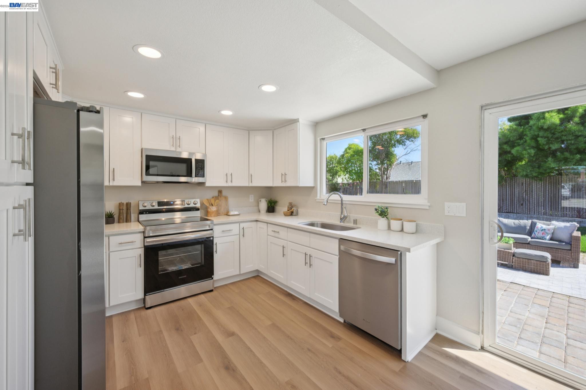 1665 Honeysuckle Rd