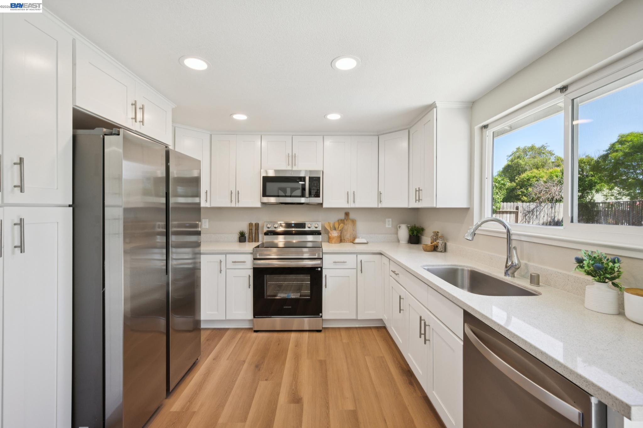 1665 Honeysuckle Rd
