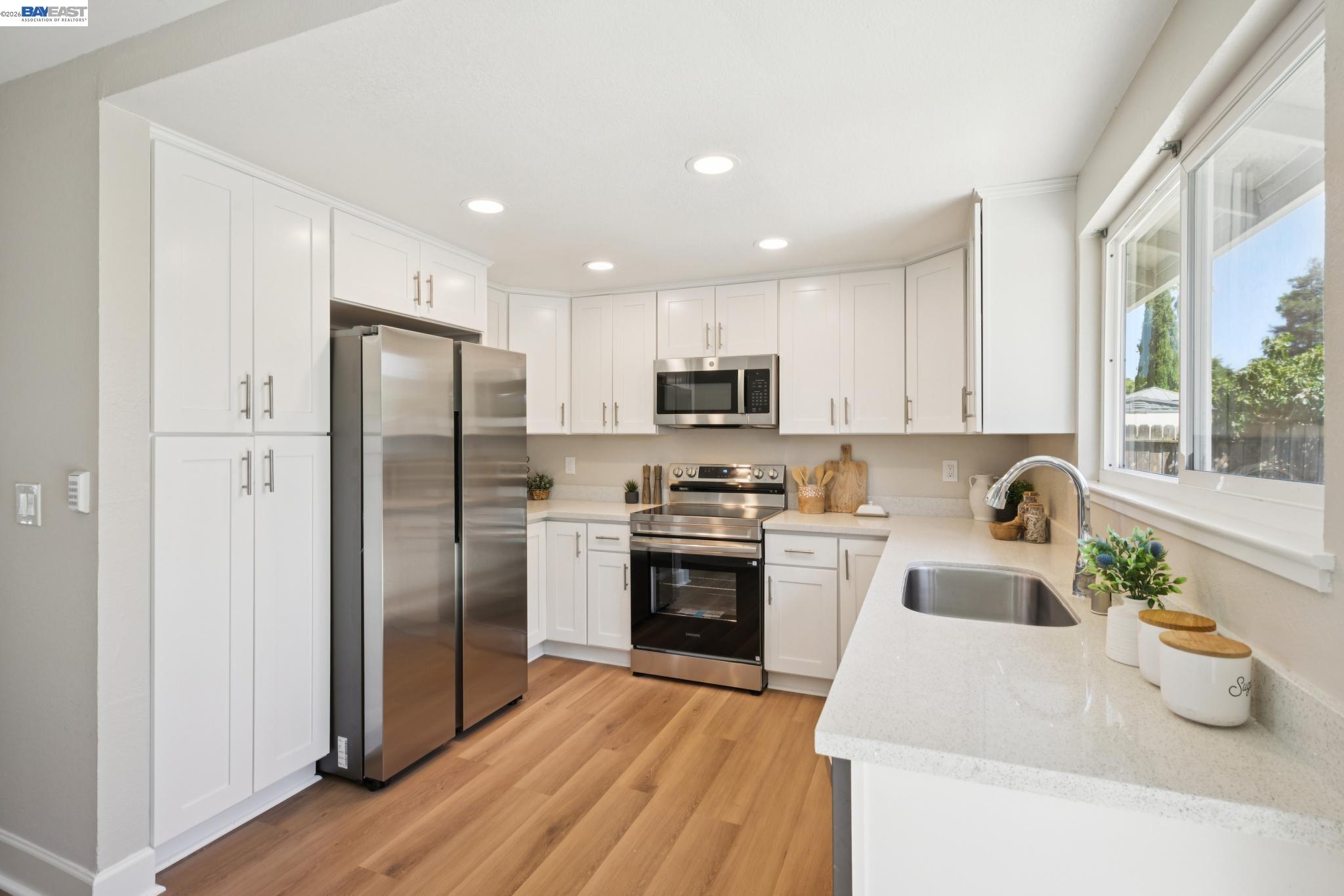 1665 Honeysuckle Rd