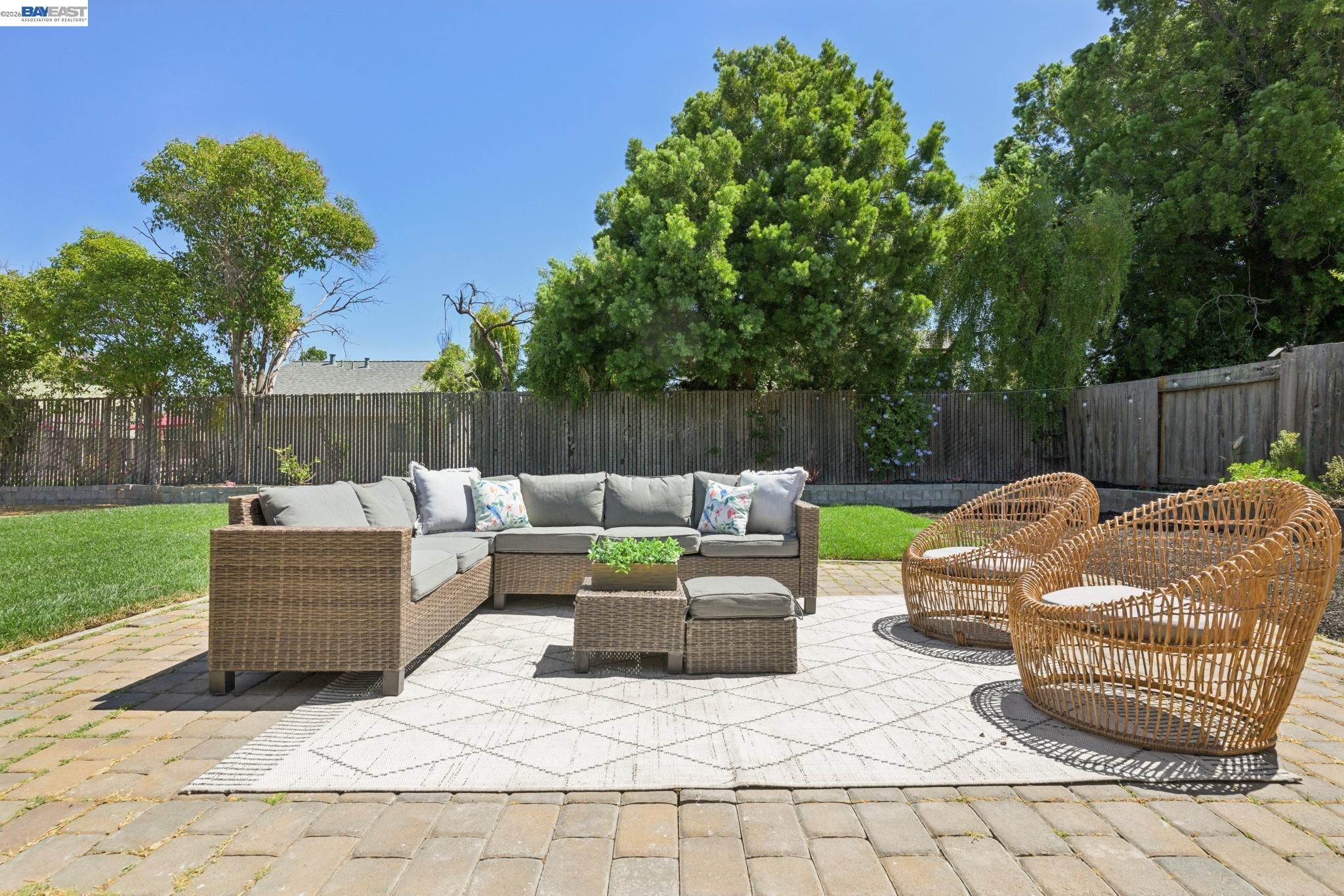 1665 Honeysuckle Rd