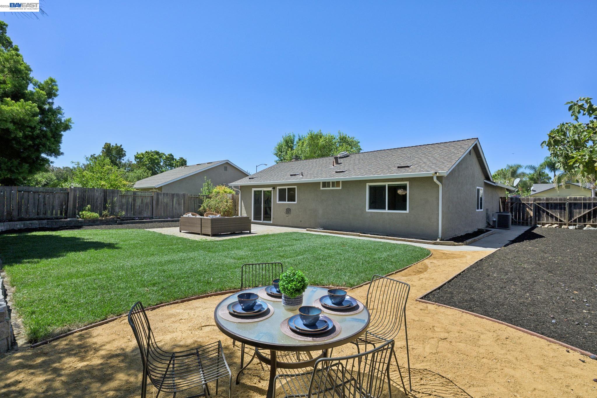 1665 Honeysuckle Rd