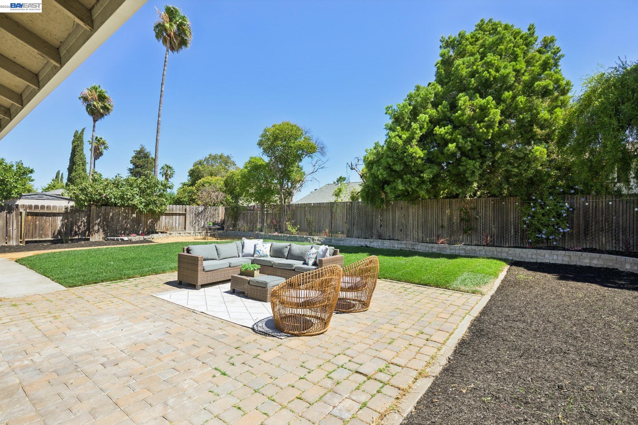 1665 Honeysuckle Rd