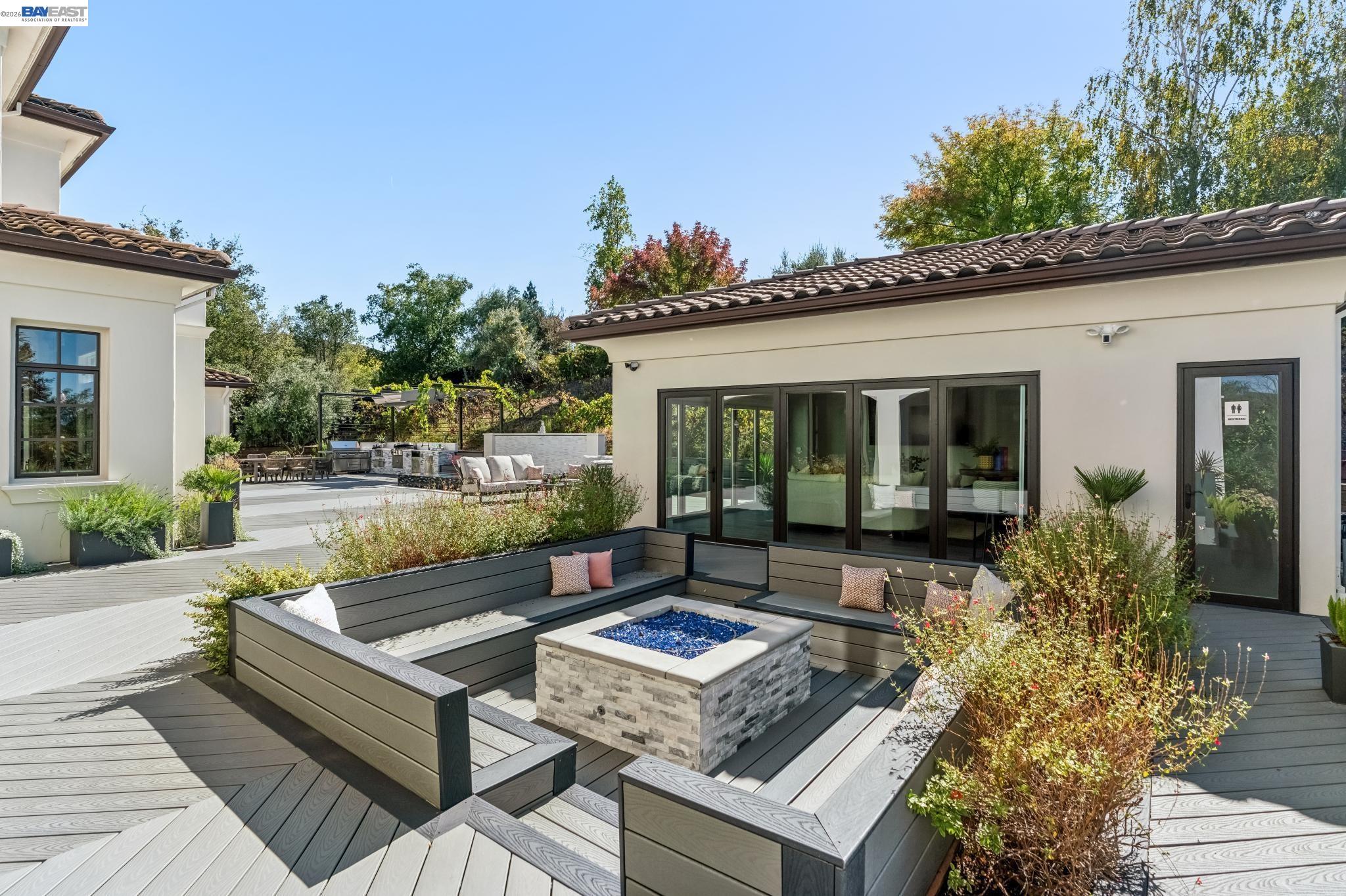 3757 Selvante St