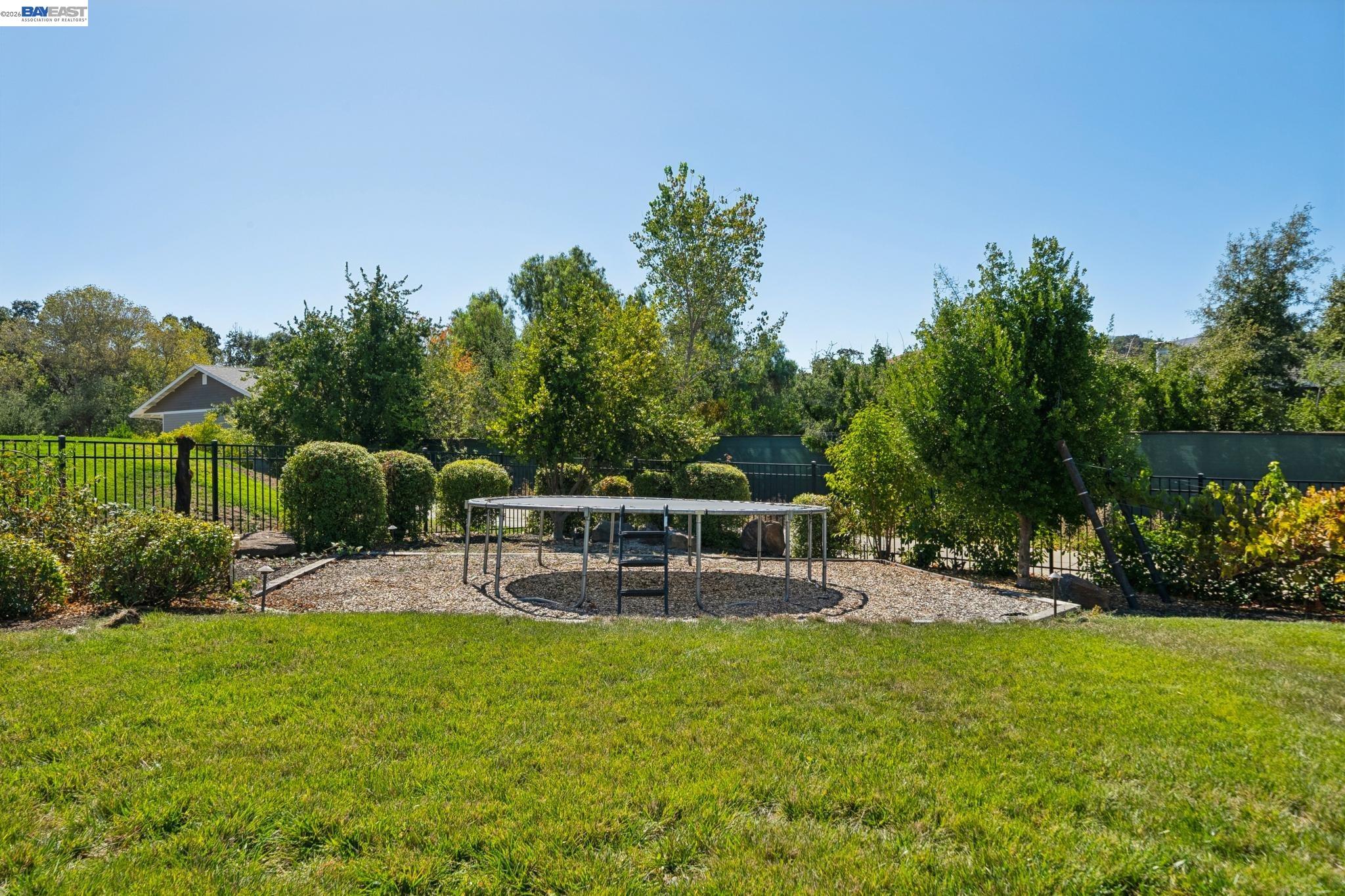 2215 Westbridge Ln