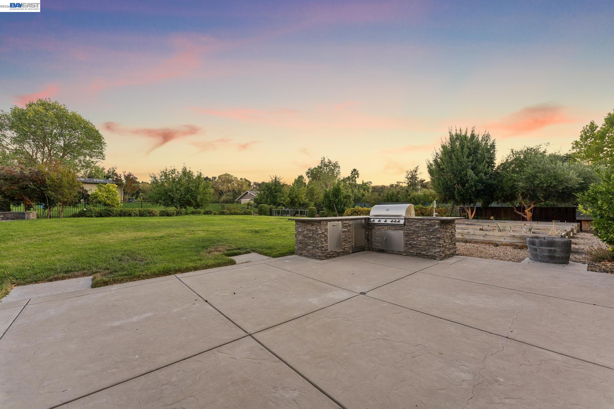 2215 Westbridge Ln