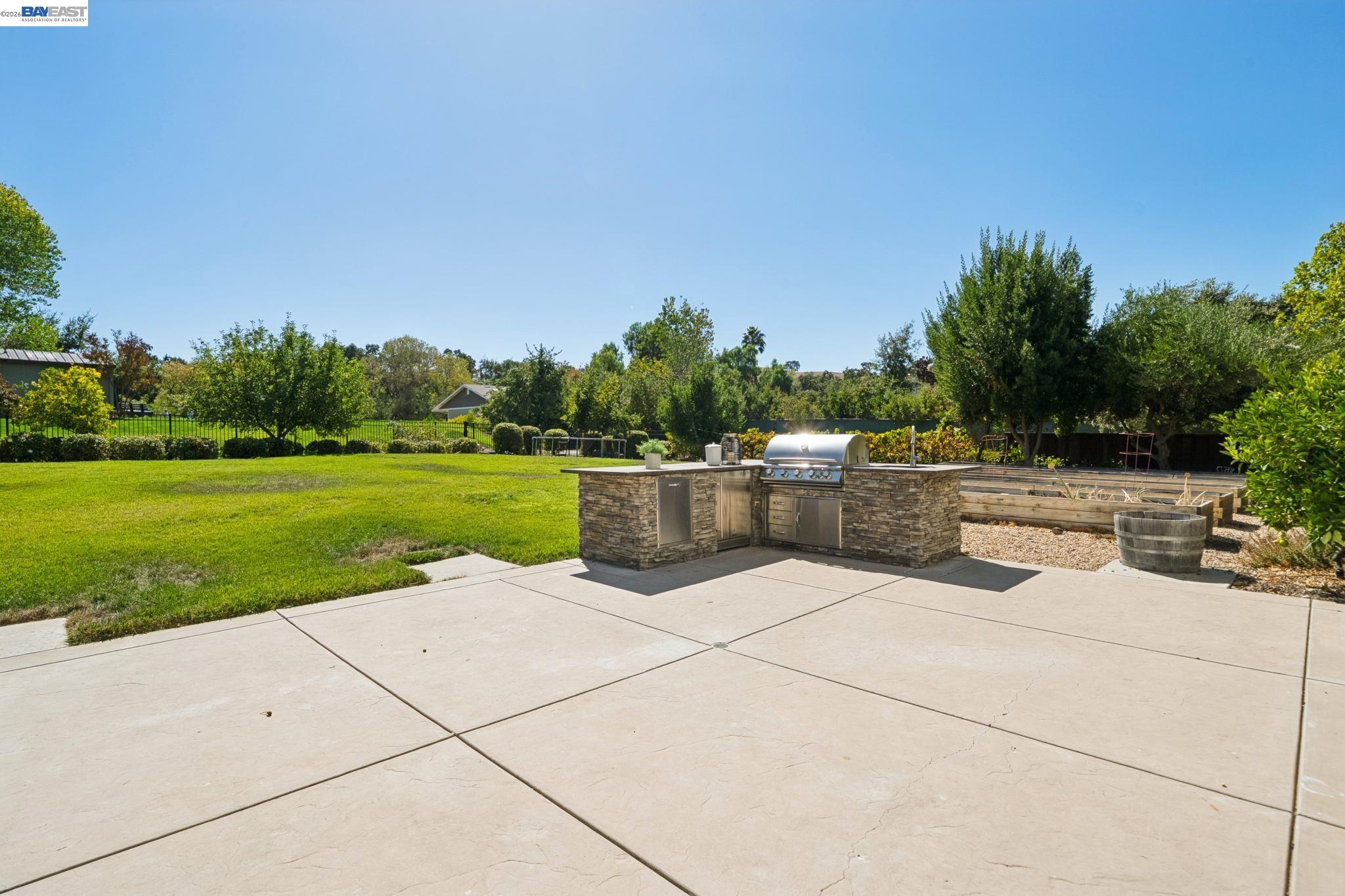 2215 Westbridge Ln