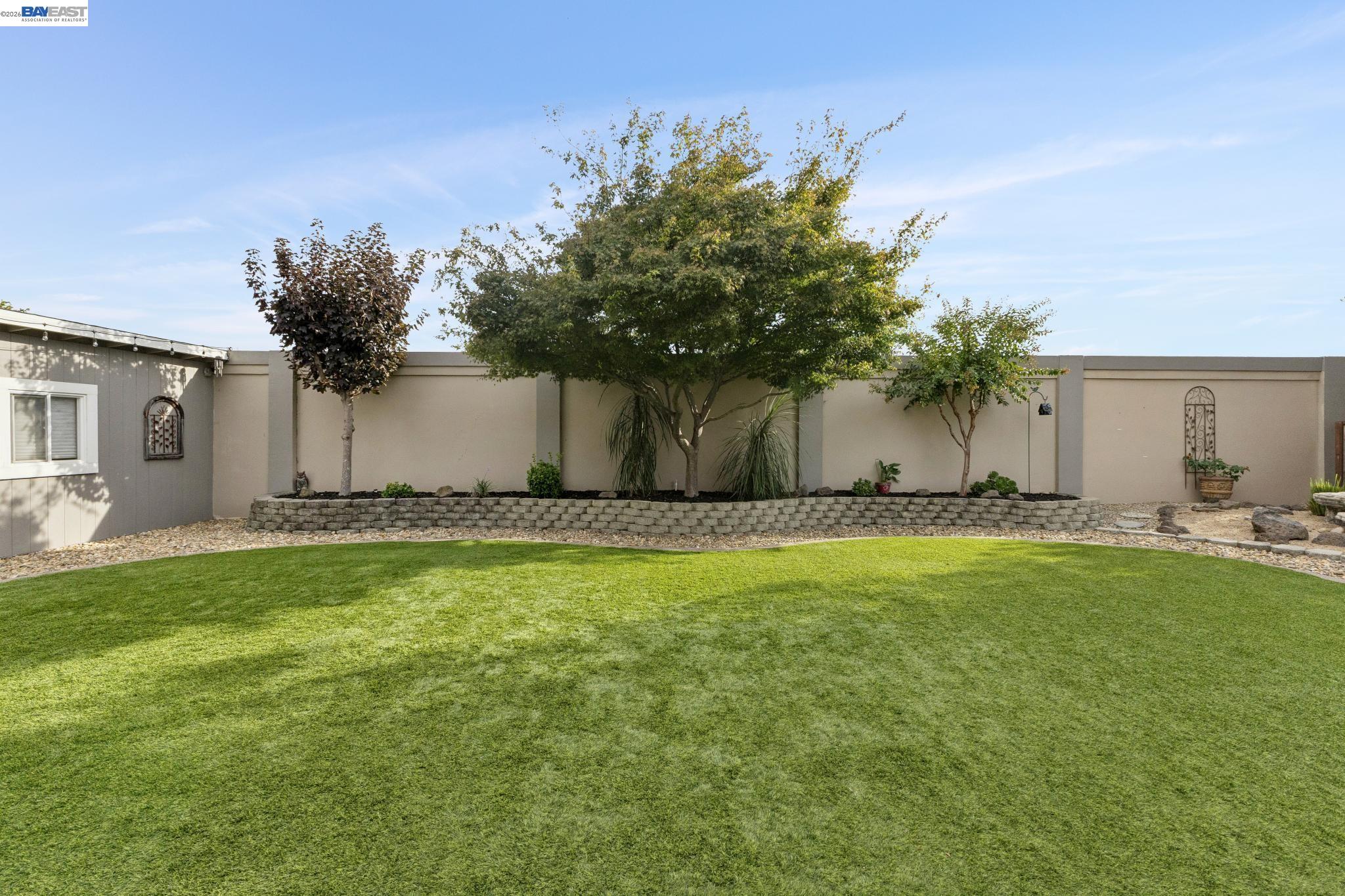 257 Summertree Dr