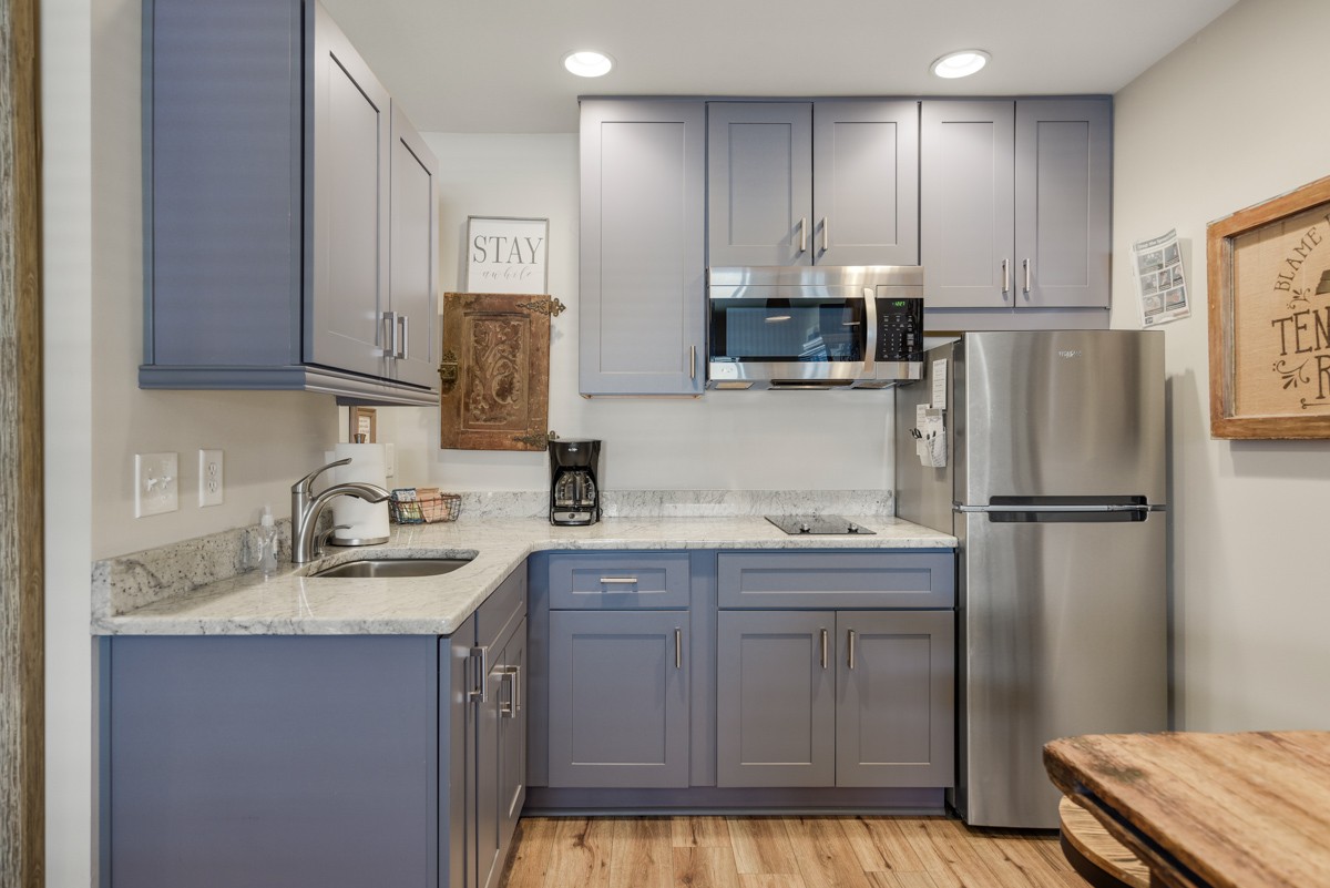 803 Hillview Hts Unit: 207