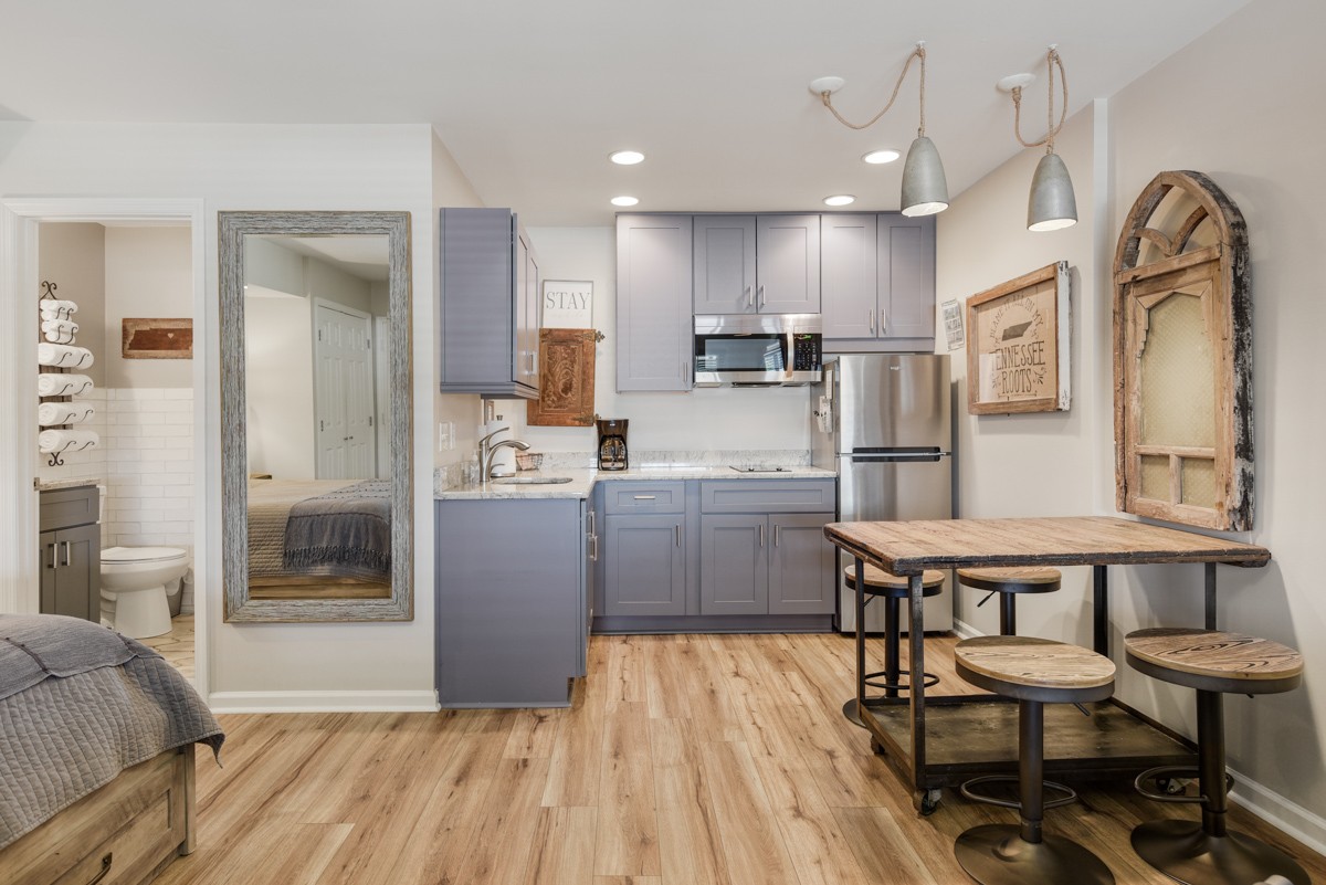 803 Hillview Hts Unit: 207