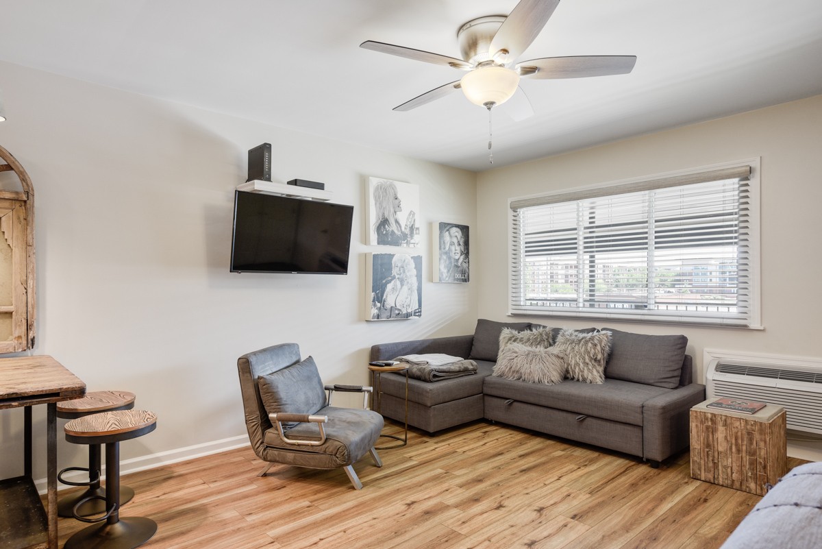 803 Hillview Hts Unit: 207
