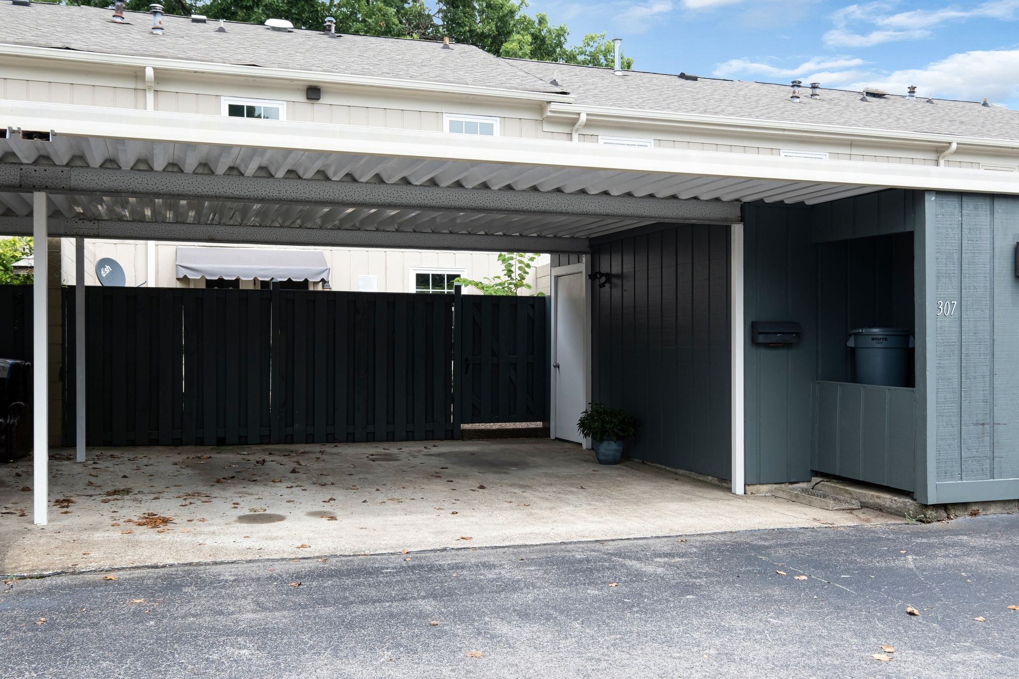 307 Plantation Ct