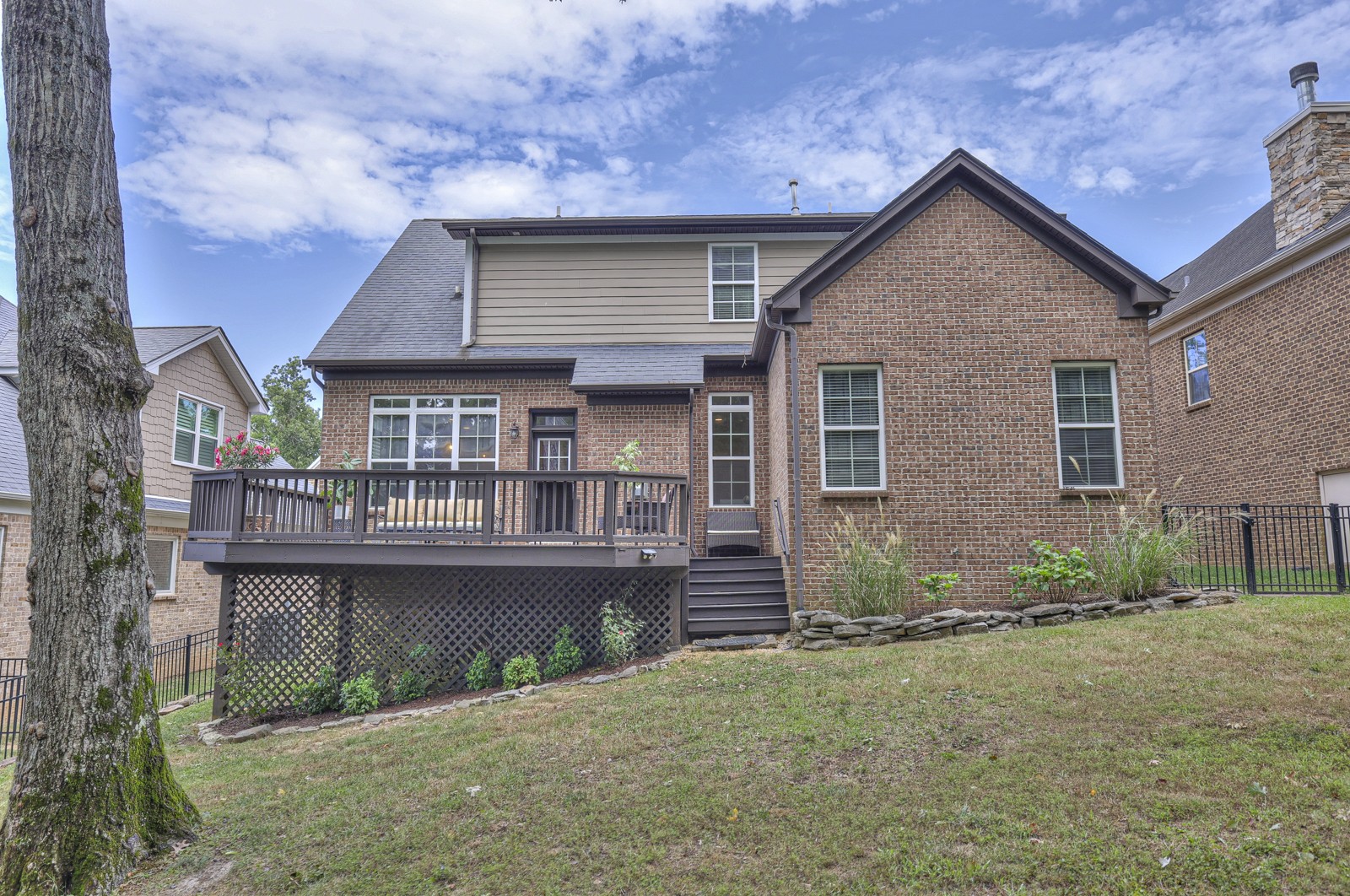 6037 Christmas Dr