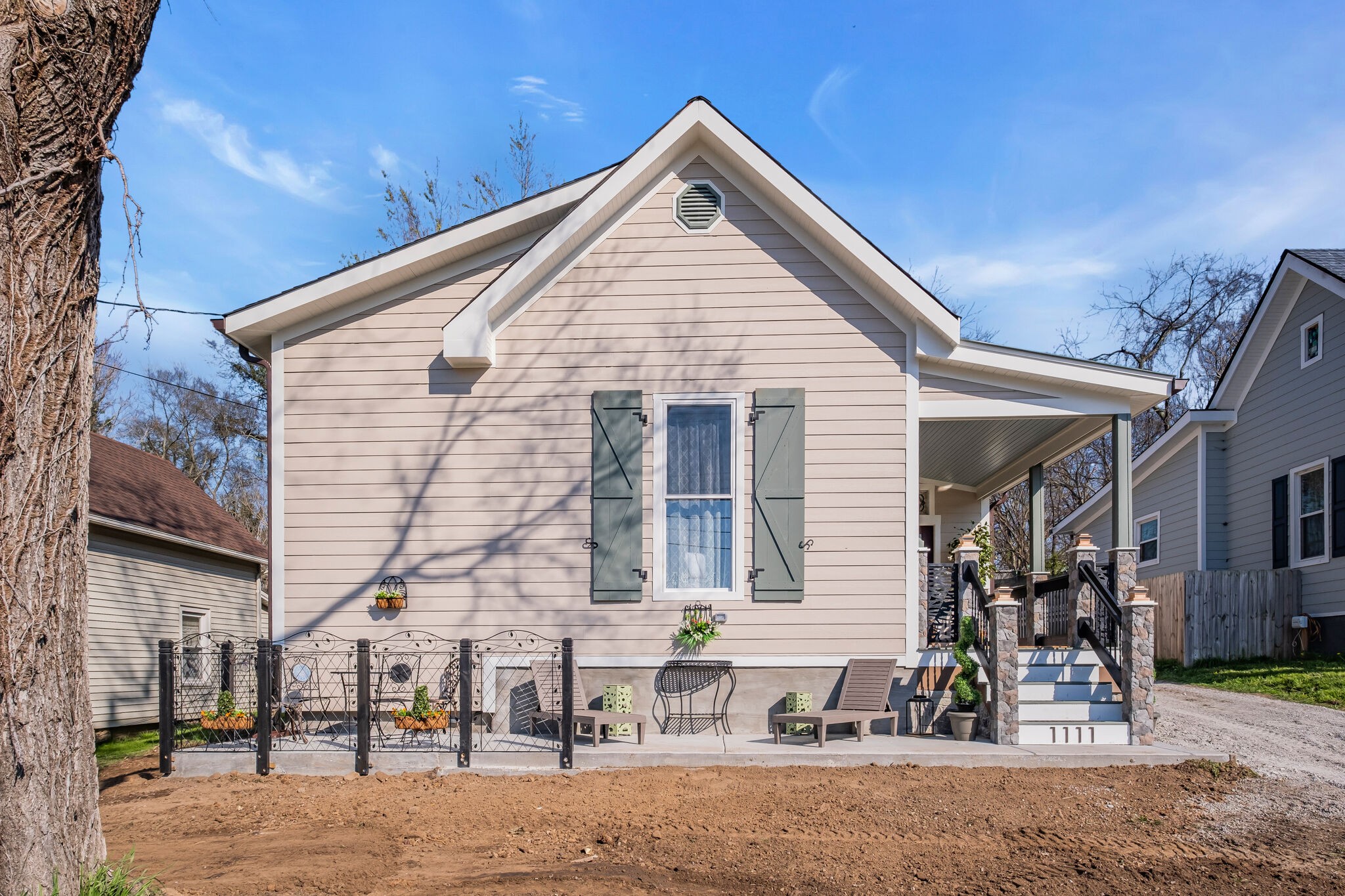 1111 School St