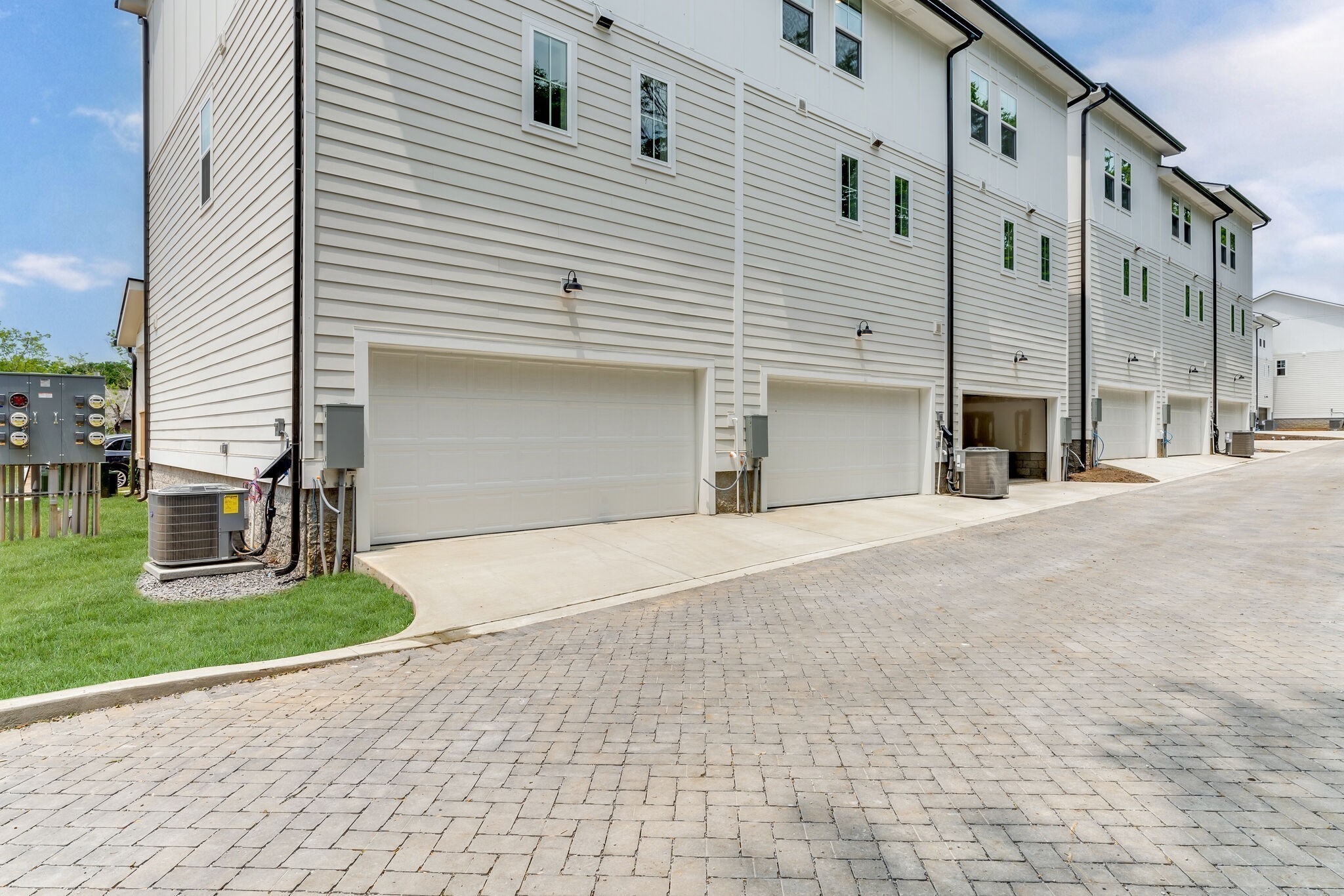 2032 Maple View Ln