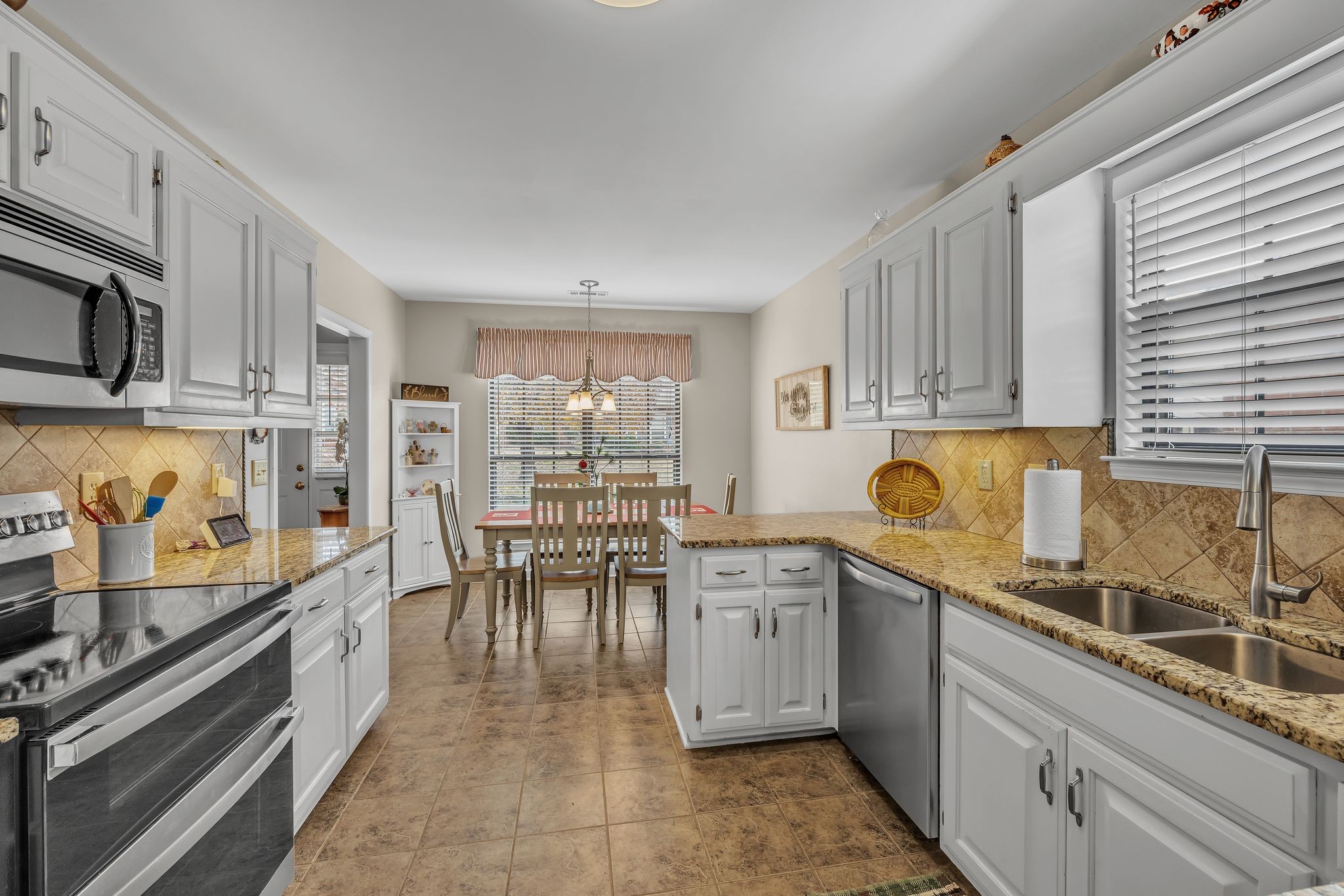 9015 Sawyer Brown Rd