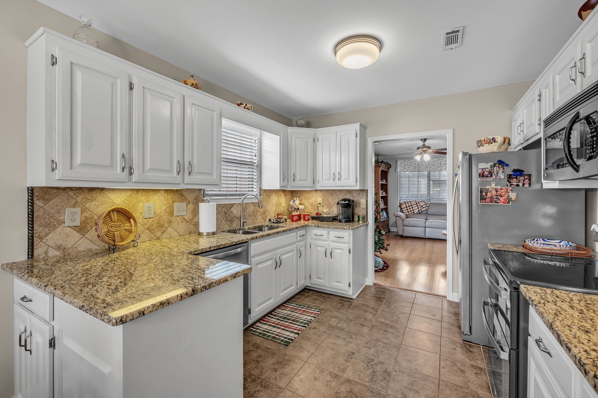 9015 Sawyer Brown Rd
