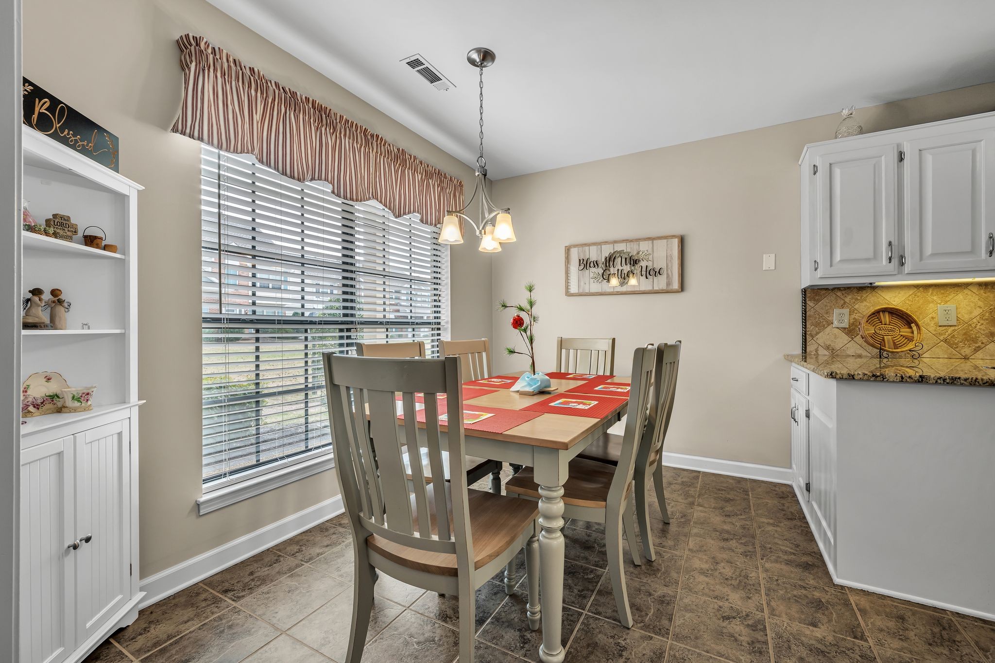 9015 Sawyer Brown Rd