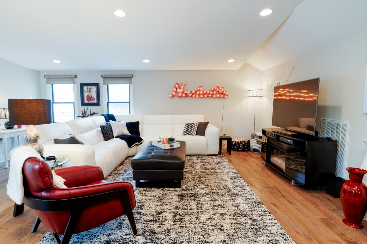 1112 Chapel Ave