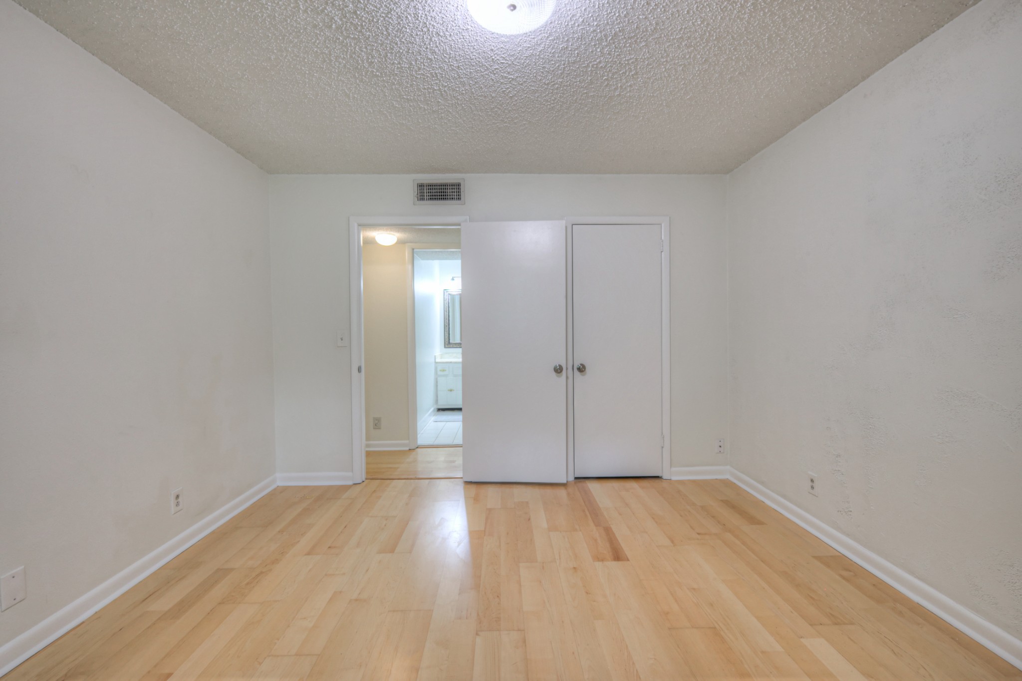 21 Vaughns Gap Rd Unit: J163