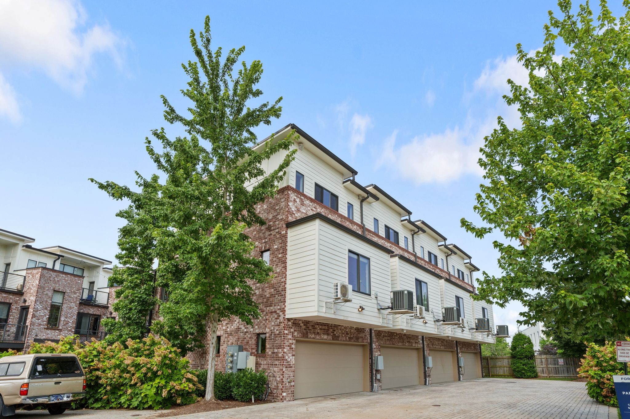 1035 Chester Ave Unit: 10