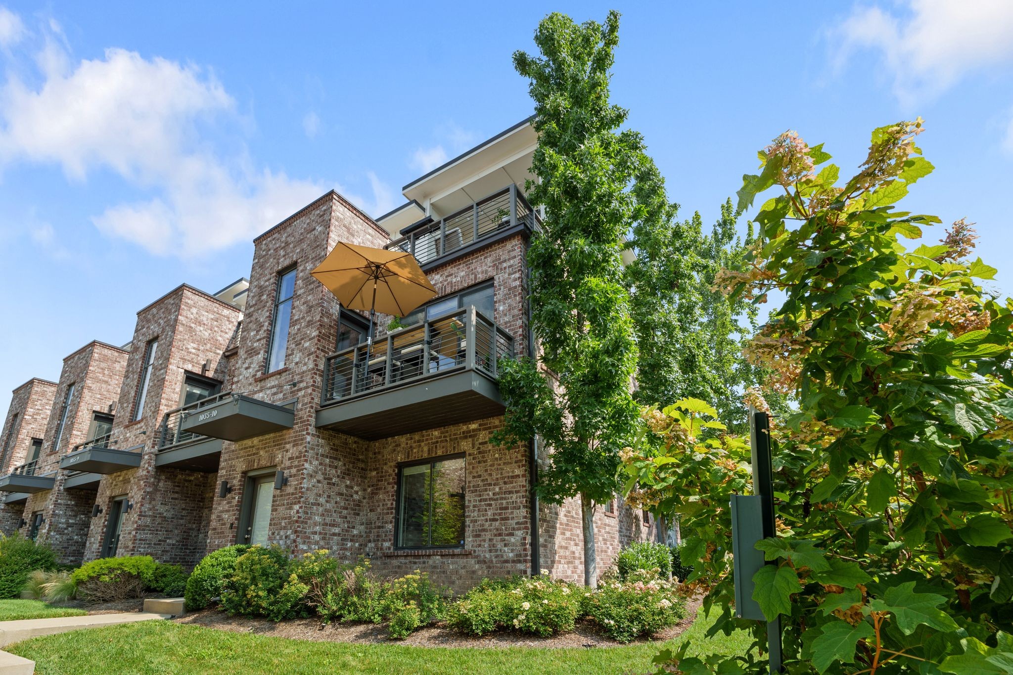 1035 Chester Ave Unit: 10