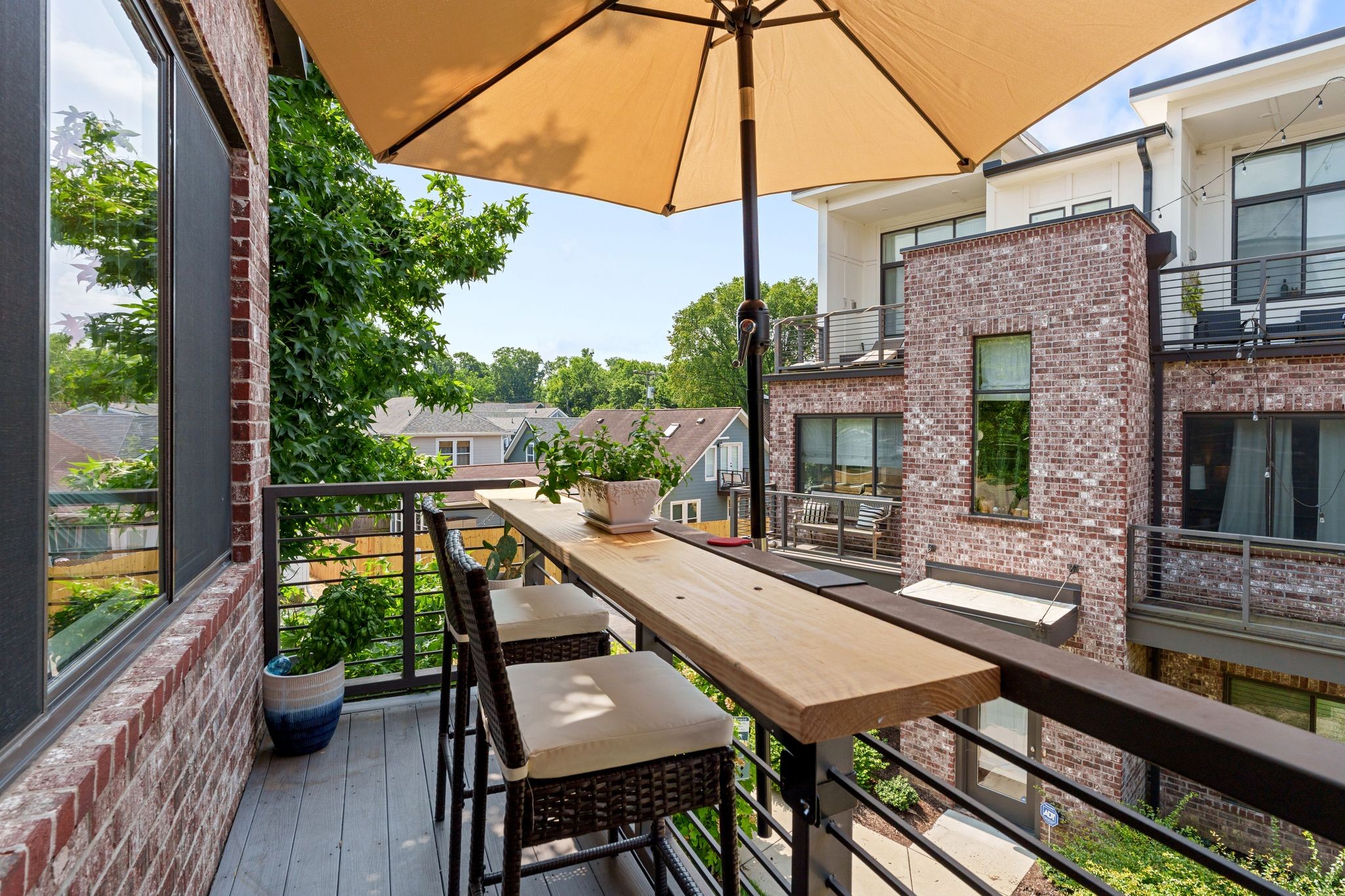 1035 Chester Ave Unit: 10