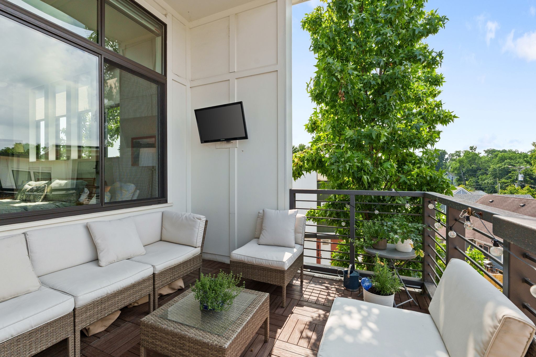 1035 Chester Ave Unit: 10