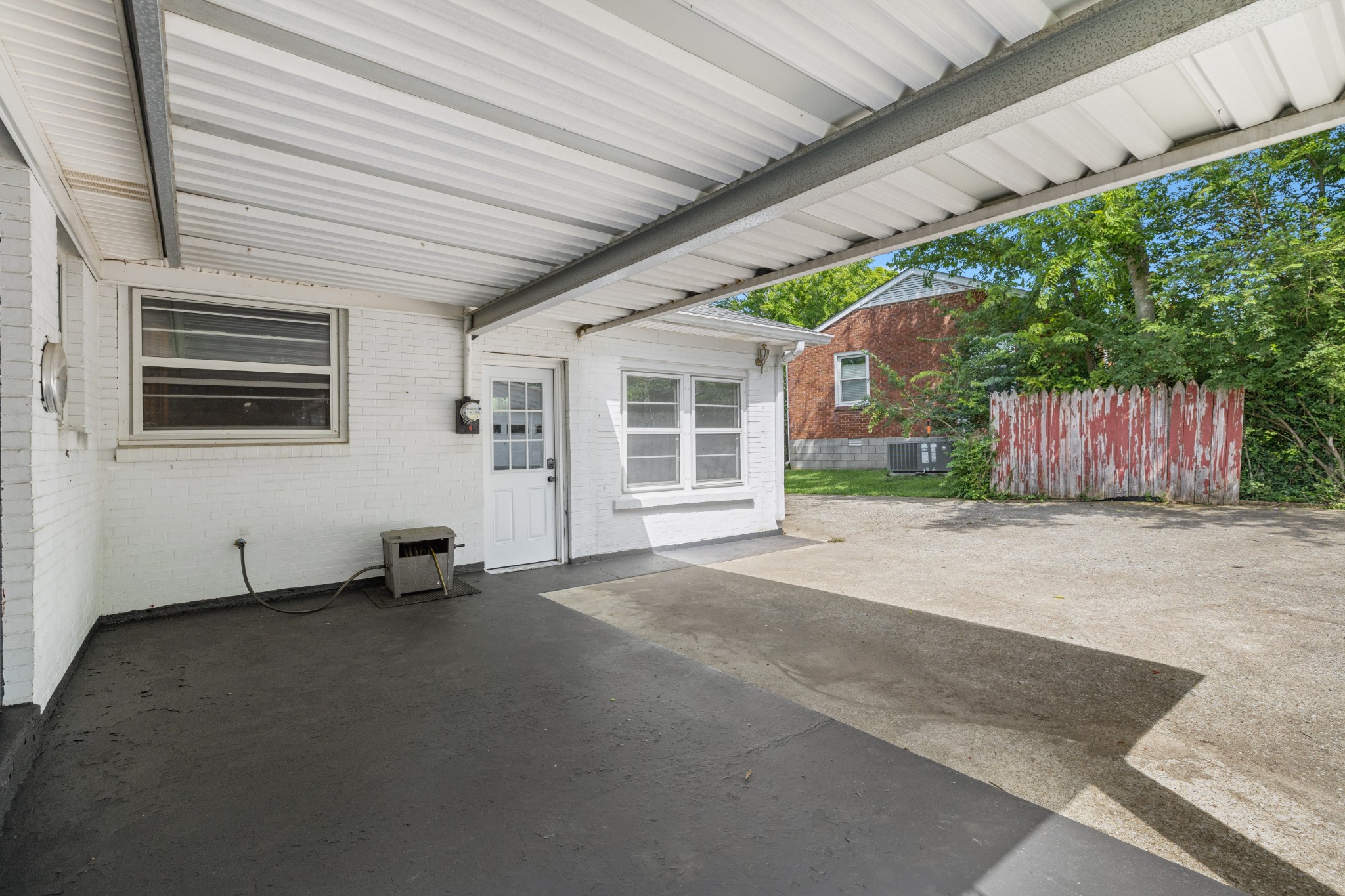 2103 Dearborn Dr
