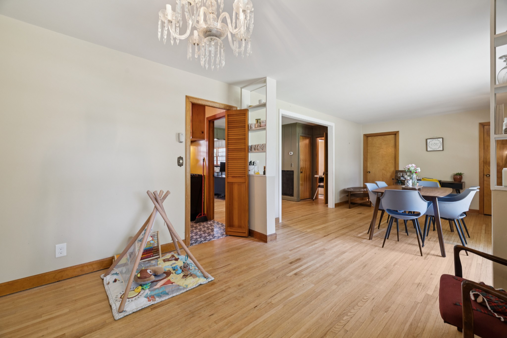 2103 Dearborn Dr