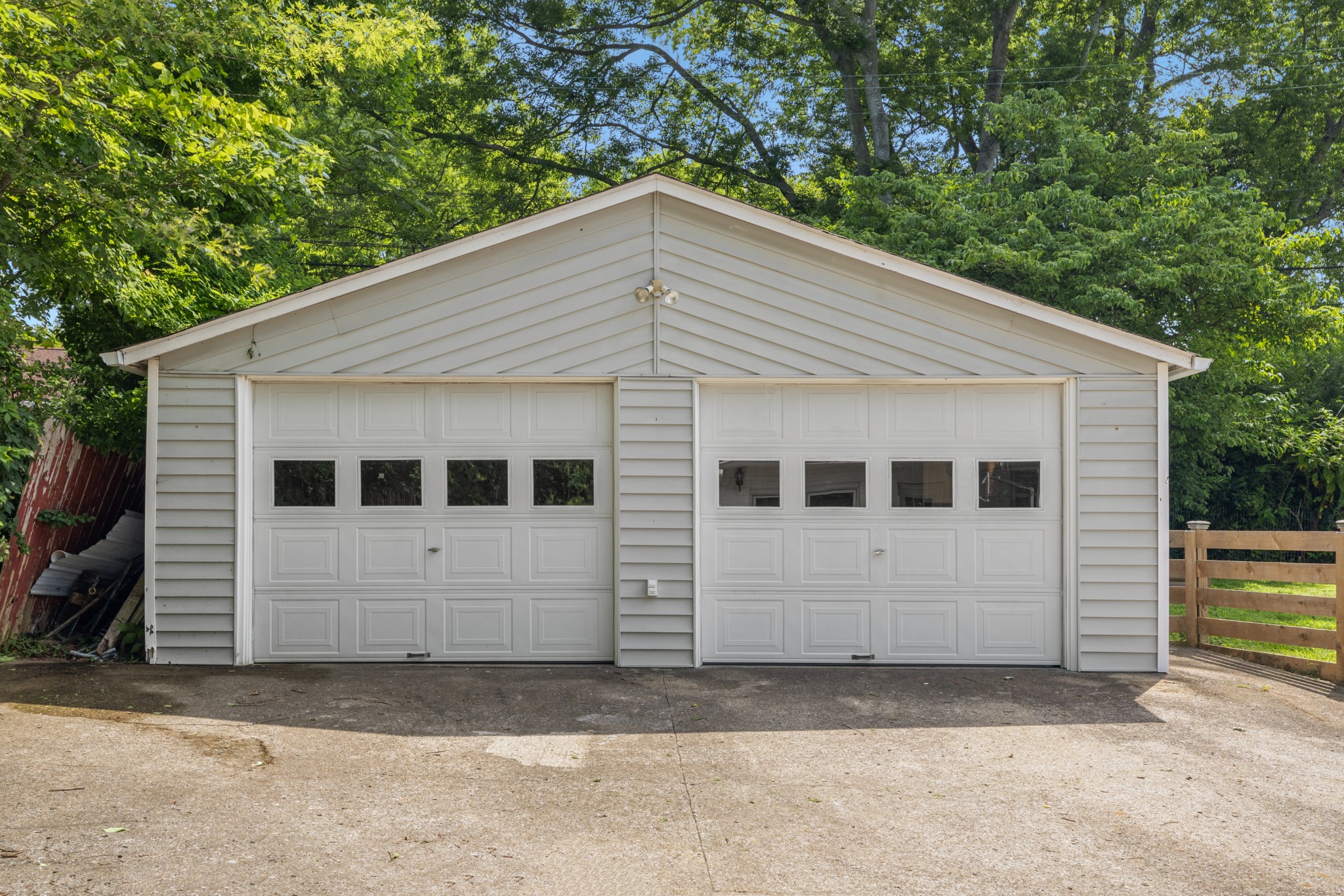 2103 Dearborn Dr