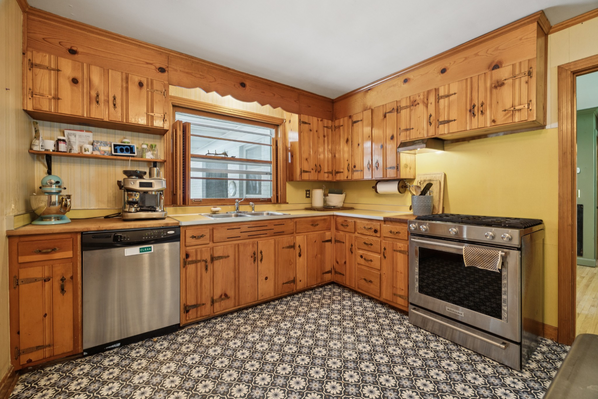 2103 Dearborn Dr