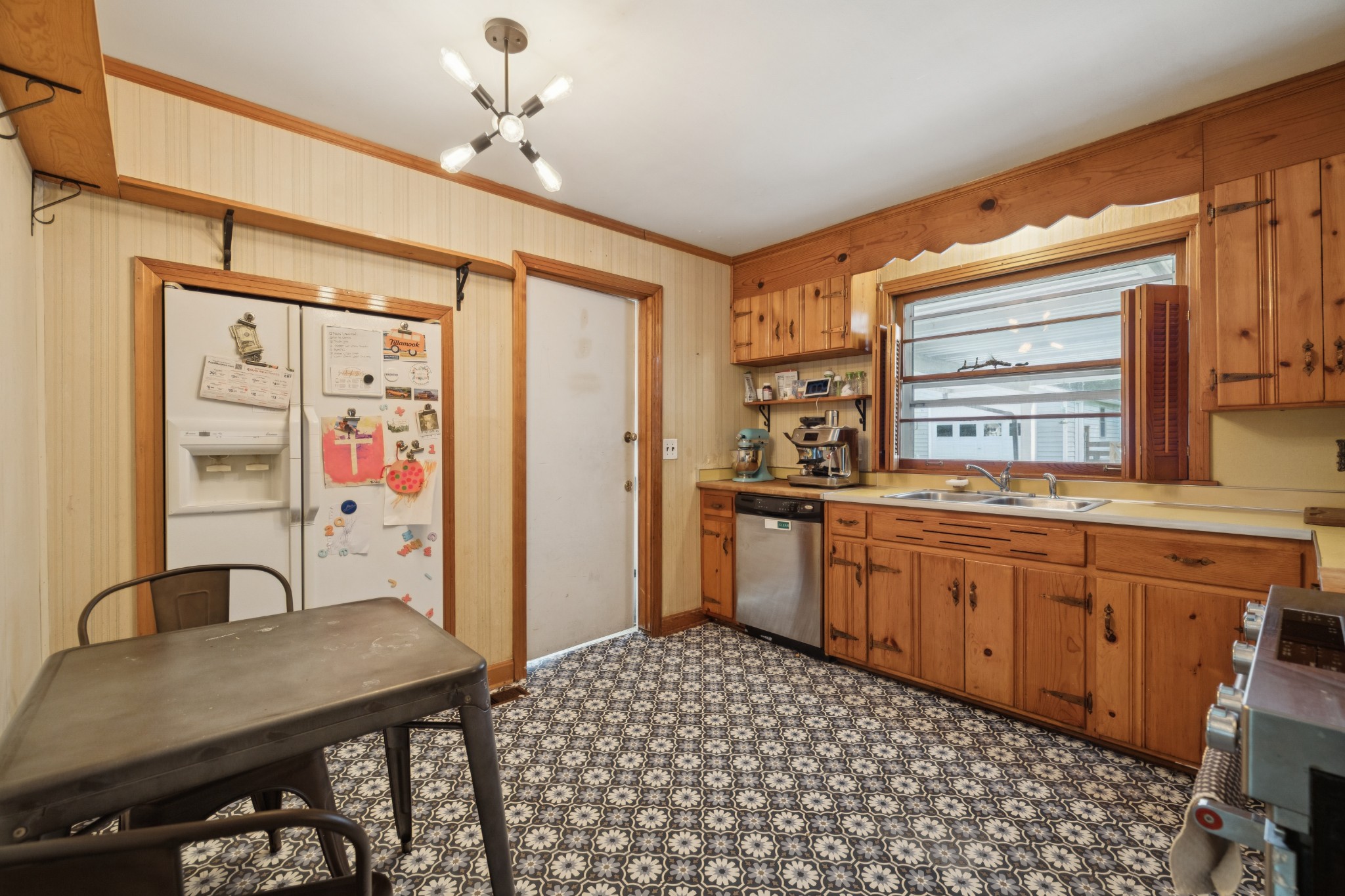 2103 Dearborn Dr