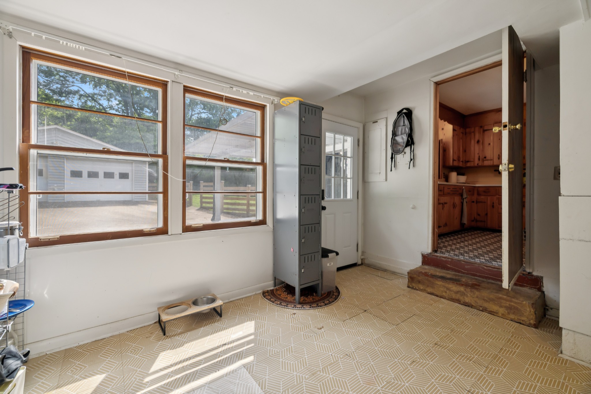 2103 Dearborn Dr