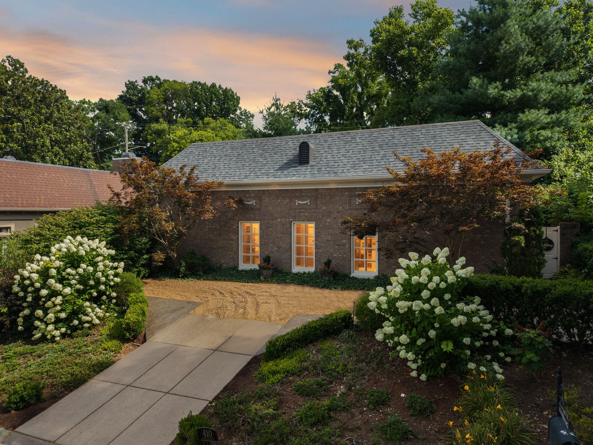 410 Charlesgate Ct