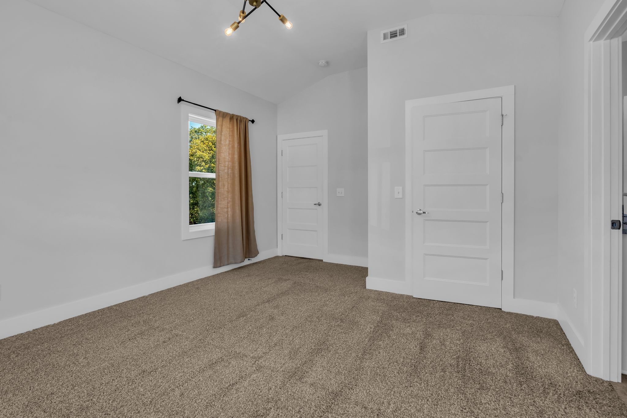 1005B Shadow Ln
