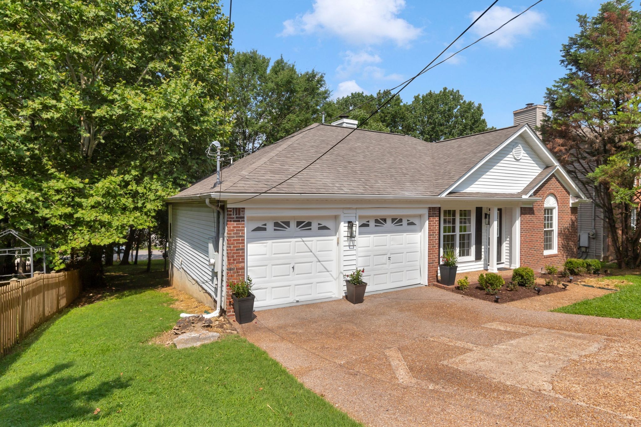 3413 Calais Cir