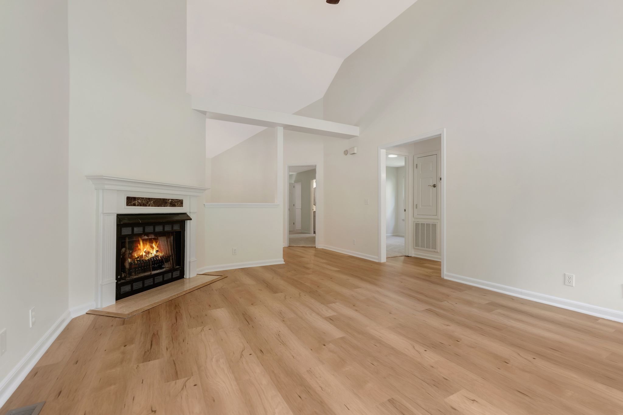 3413 Calais Cir