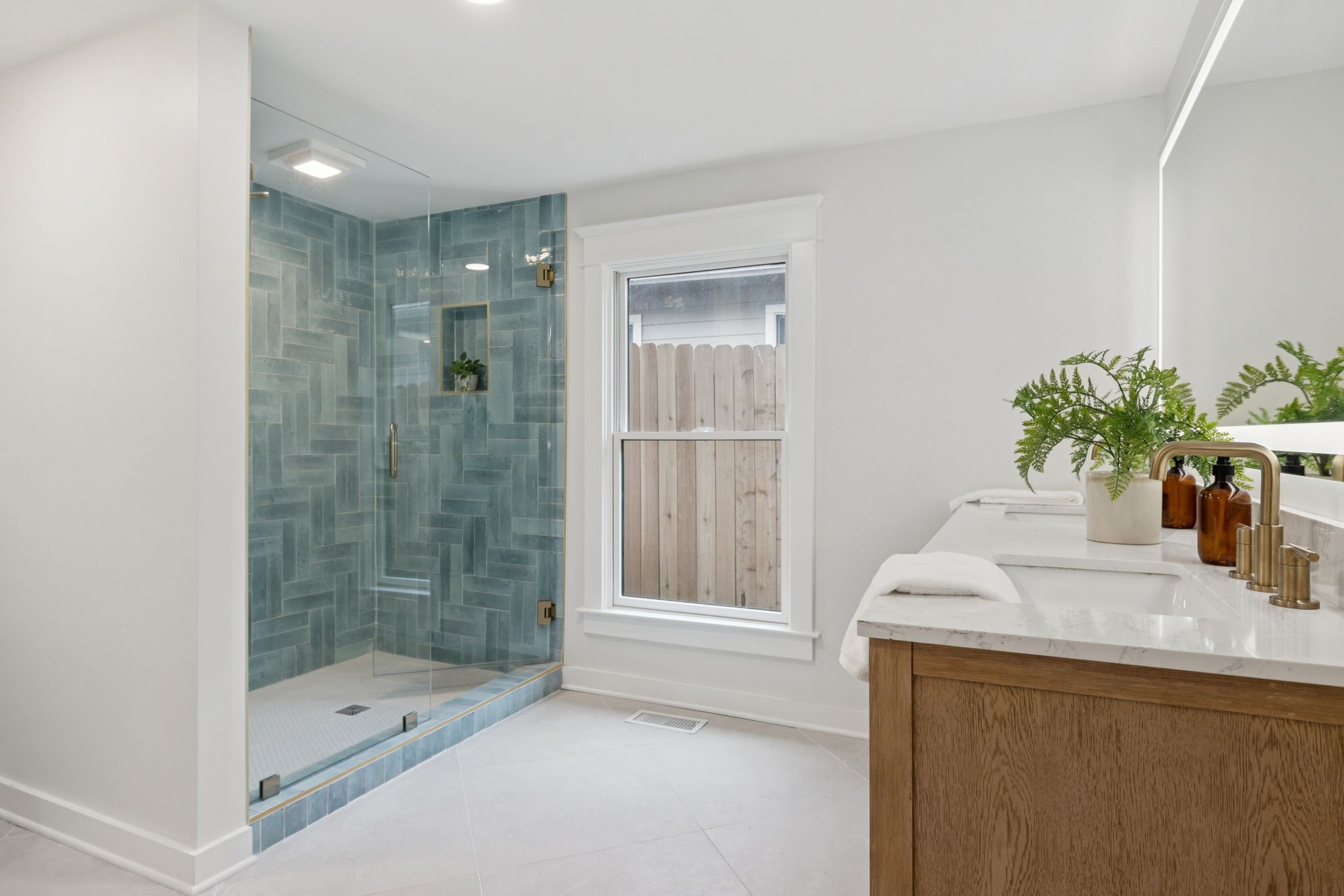 1501 Lillian St