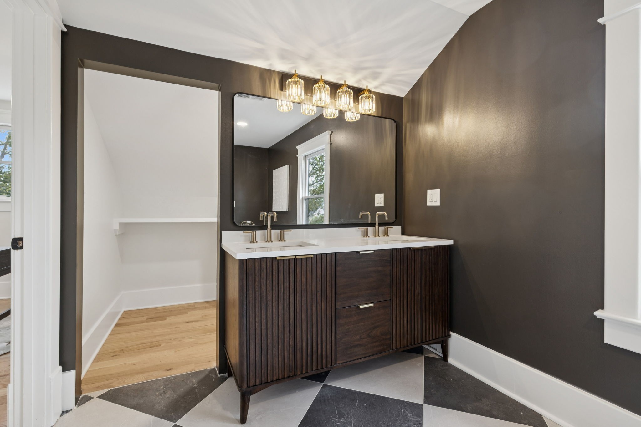 1501 Lillian St