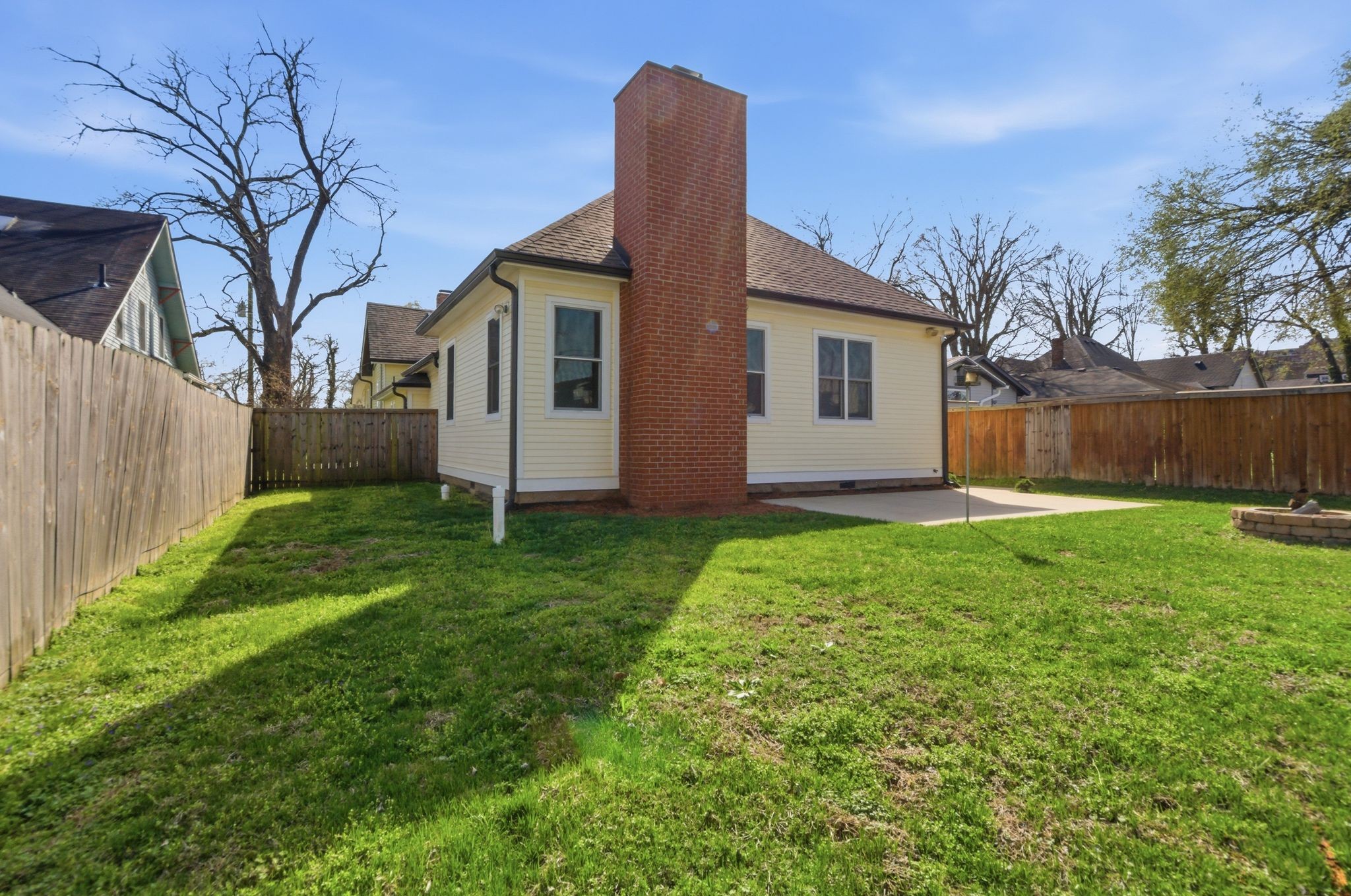 910 Benton Ave
