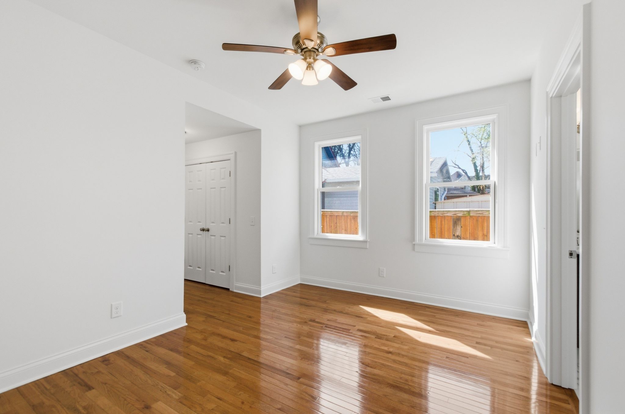 910 Benton Ave
