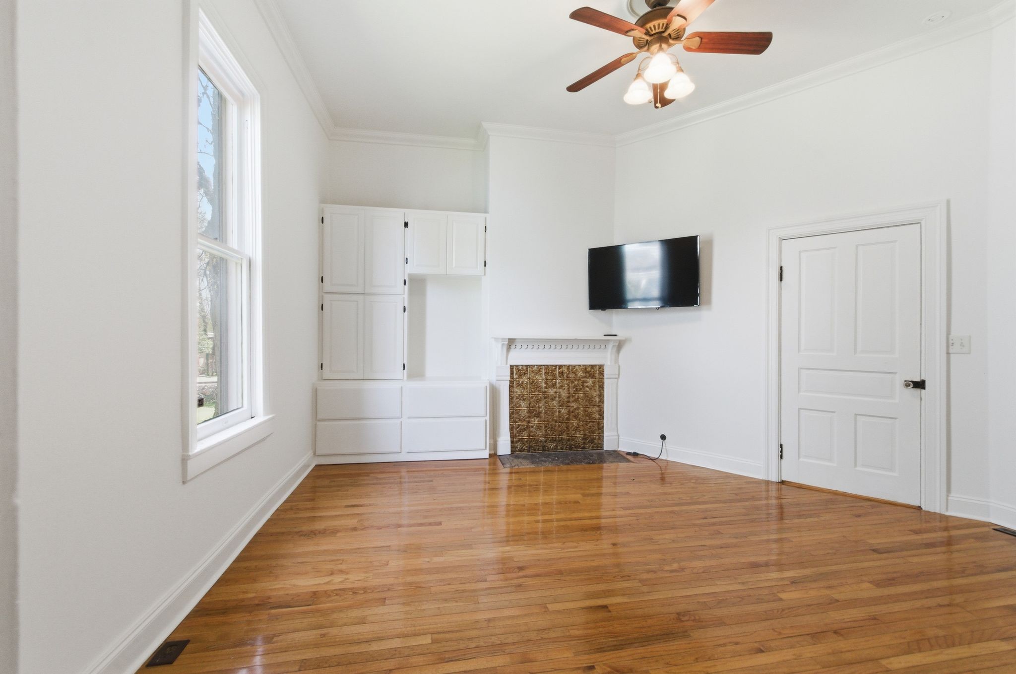 910 Benton Ave