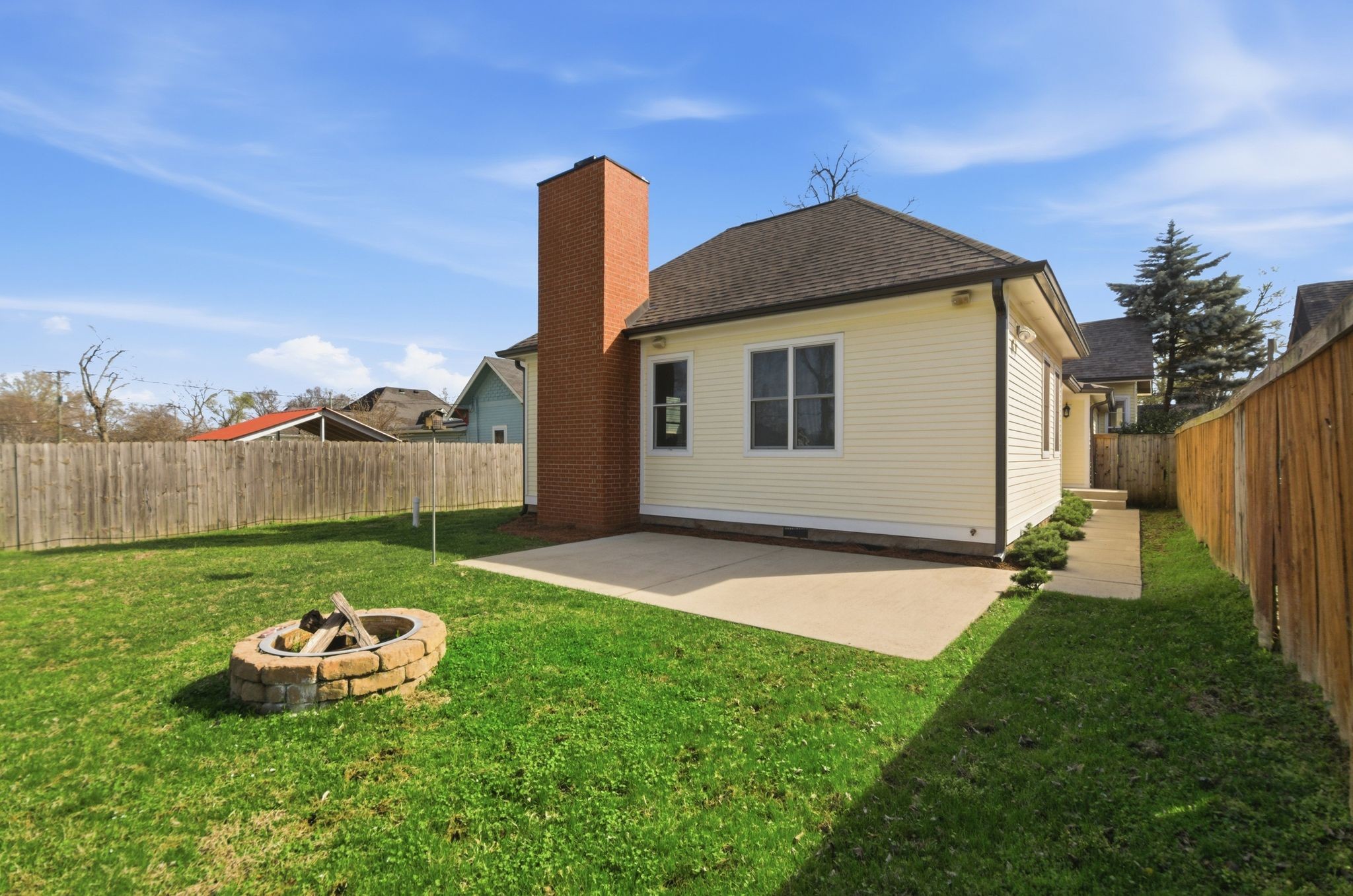 910 Benton Ave