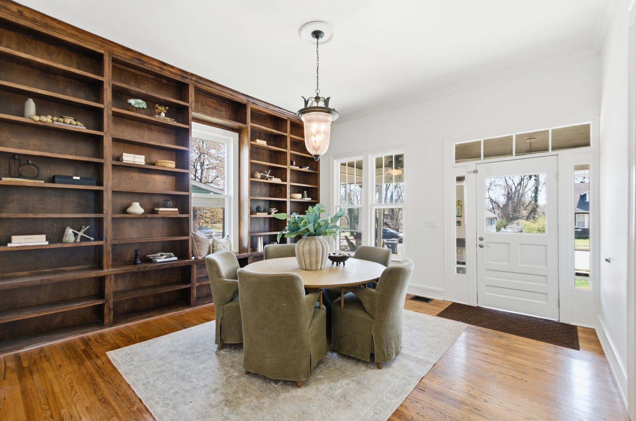 910 Benton Ave