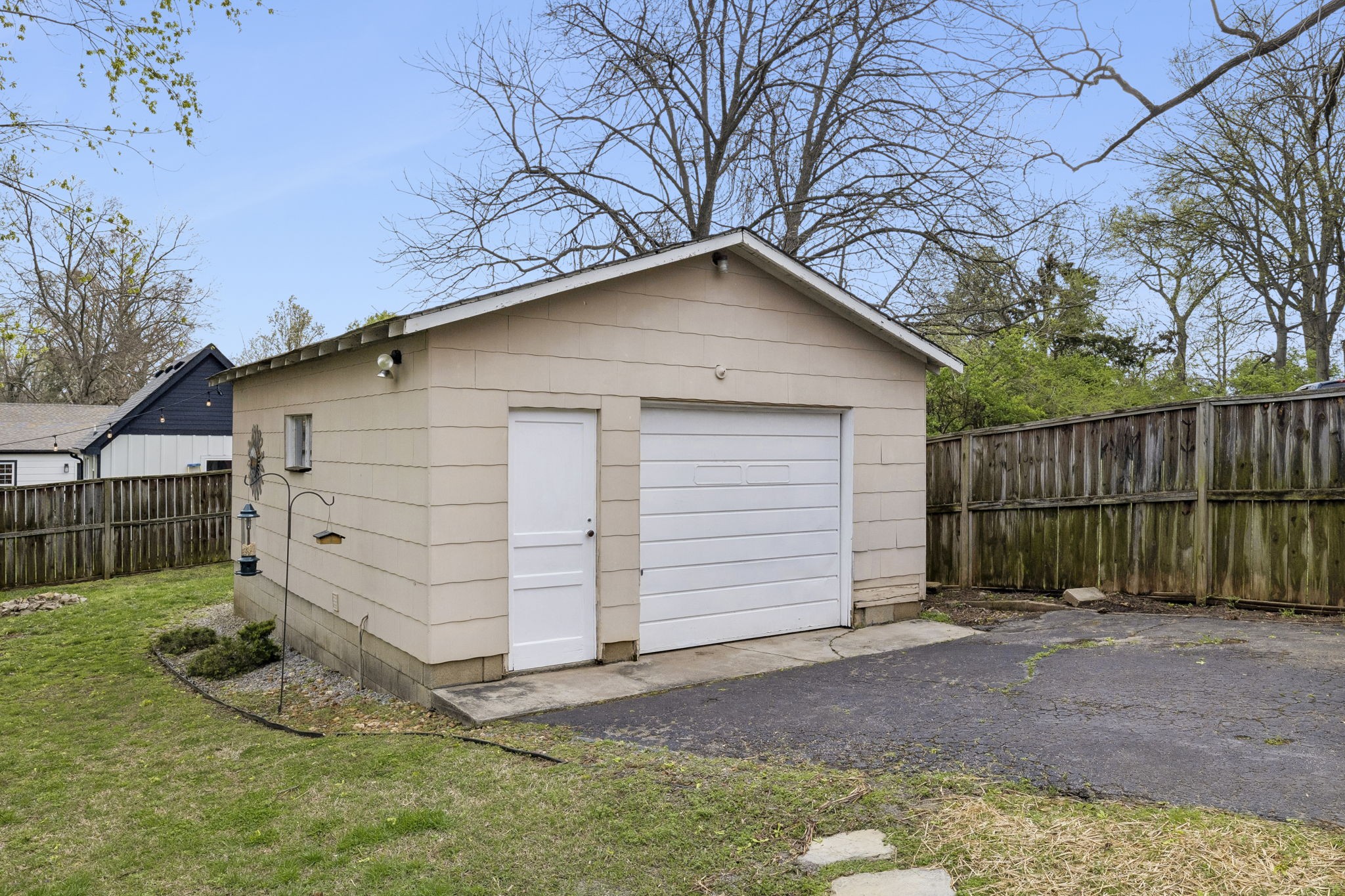 1007 Broadmoor Dr