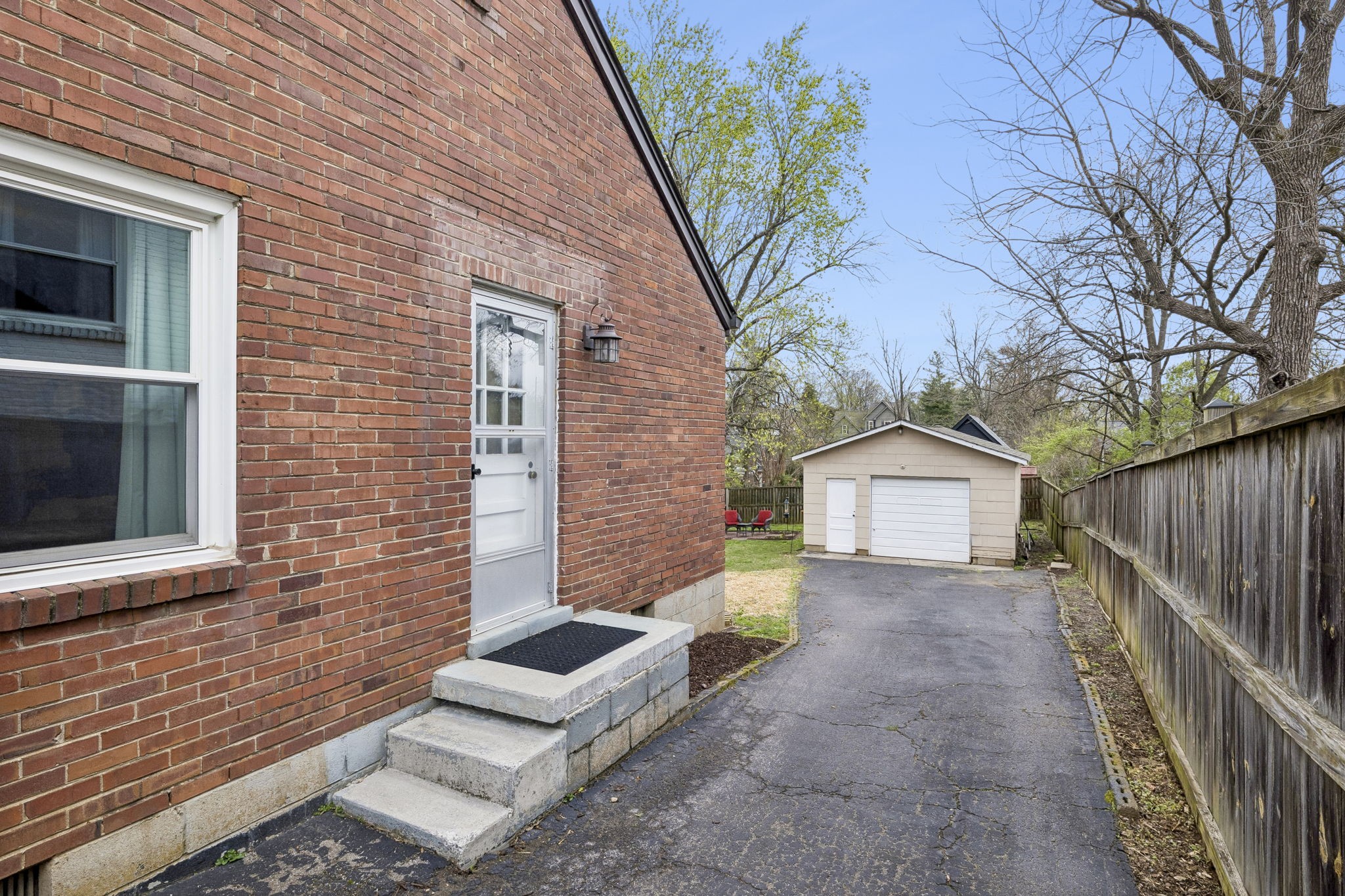 1007 Broadmoor Dr