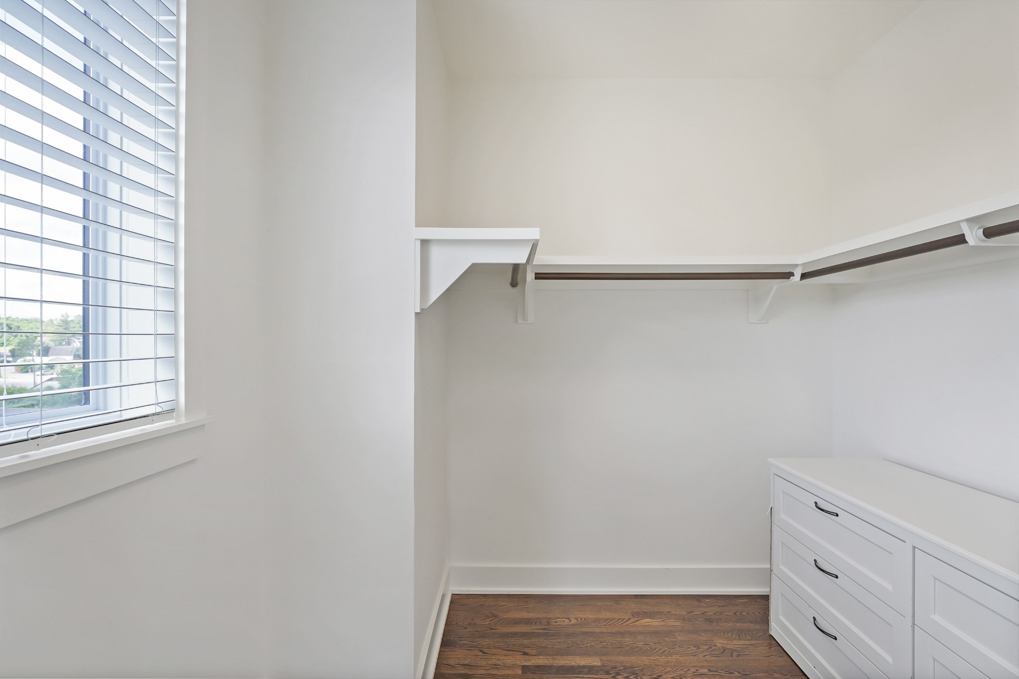 613 Vernon Ave Unit: 1