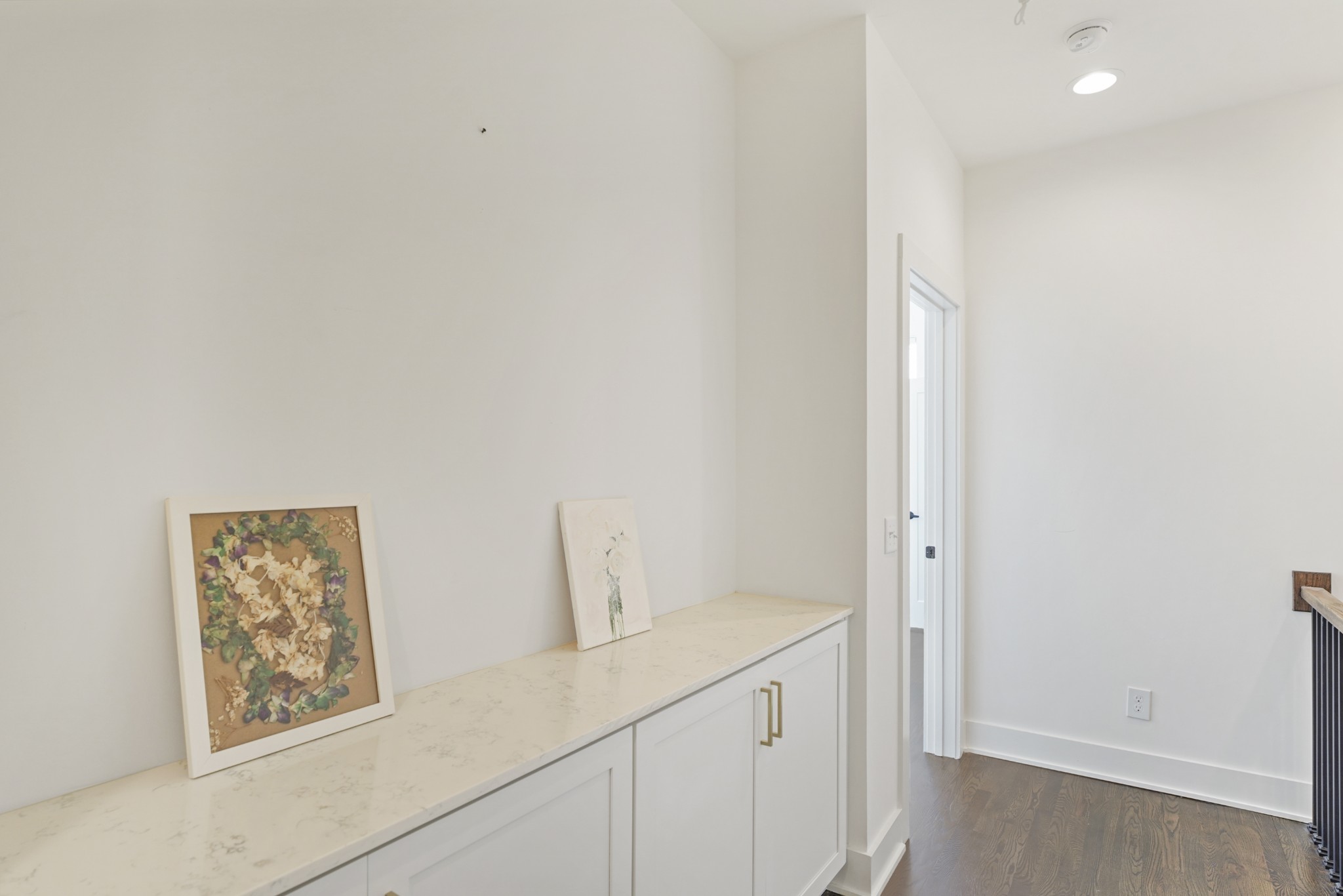 613 Vernon Ave Unit: 1